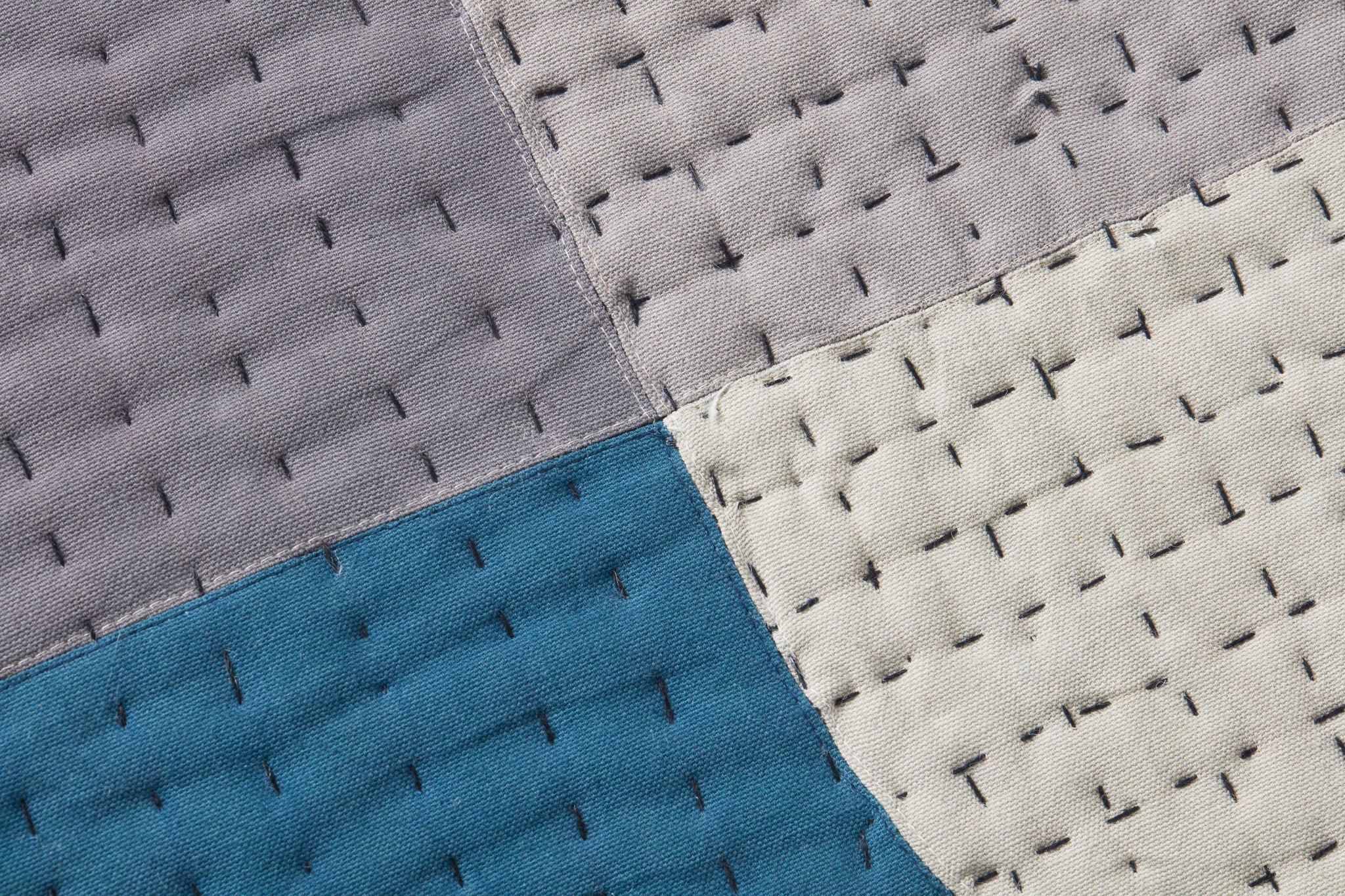 Bullet Point Blue / Grey Rug Art - Macro Detail (H)
