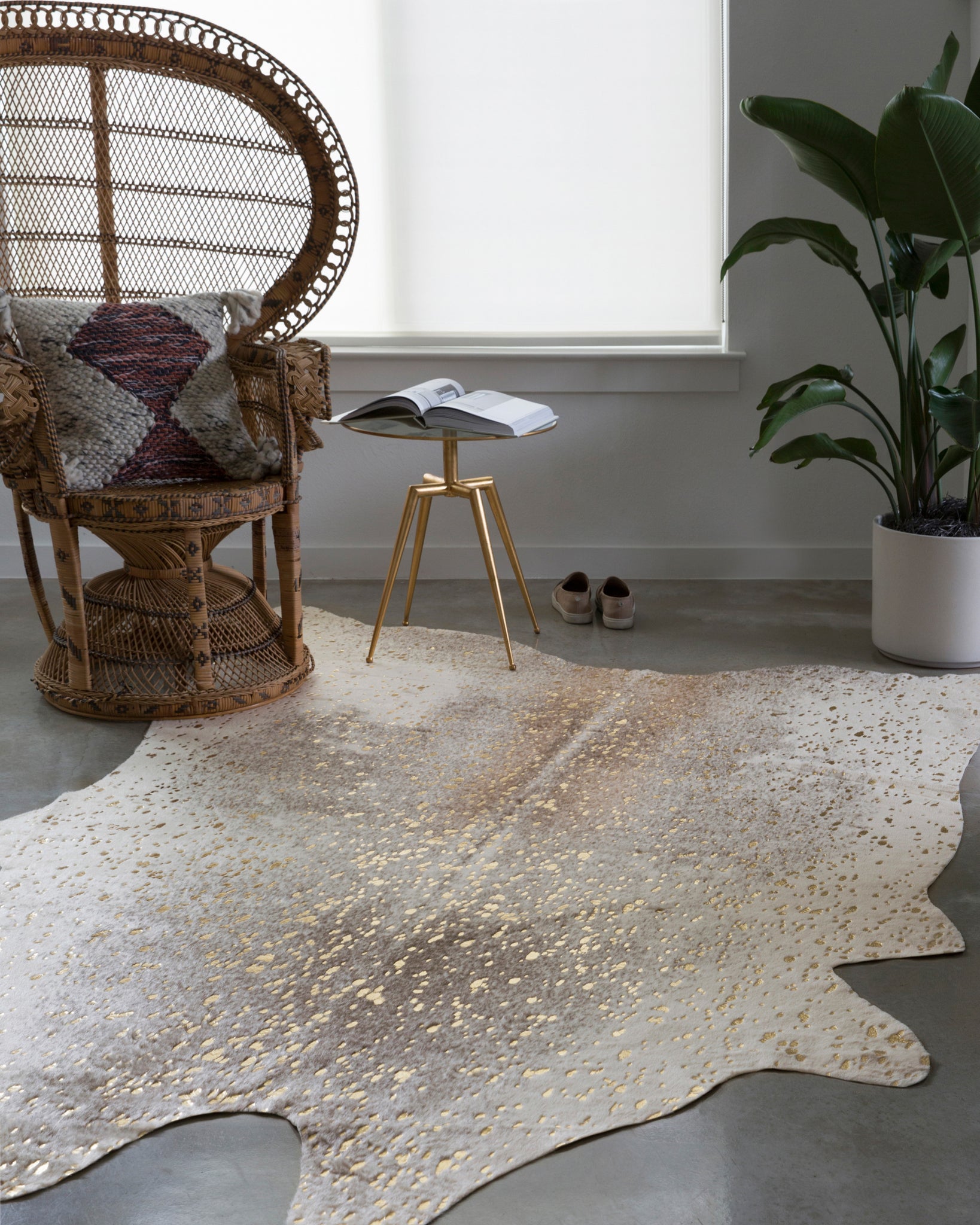 front view of Bryce Pewter / Gold luxury Rug