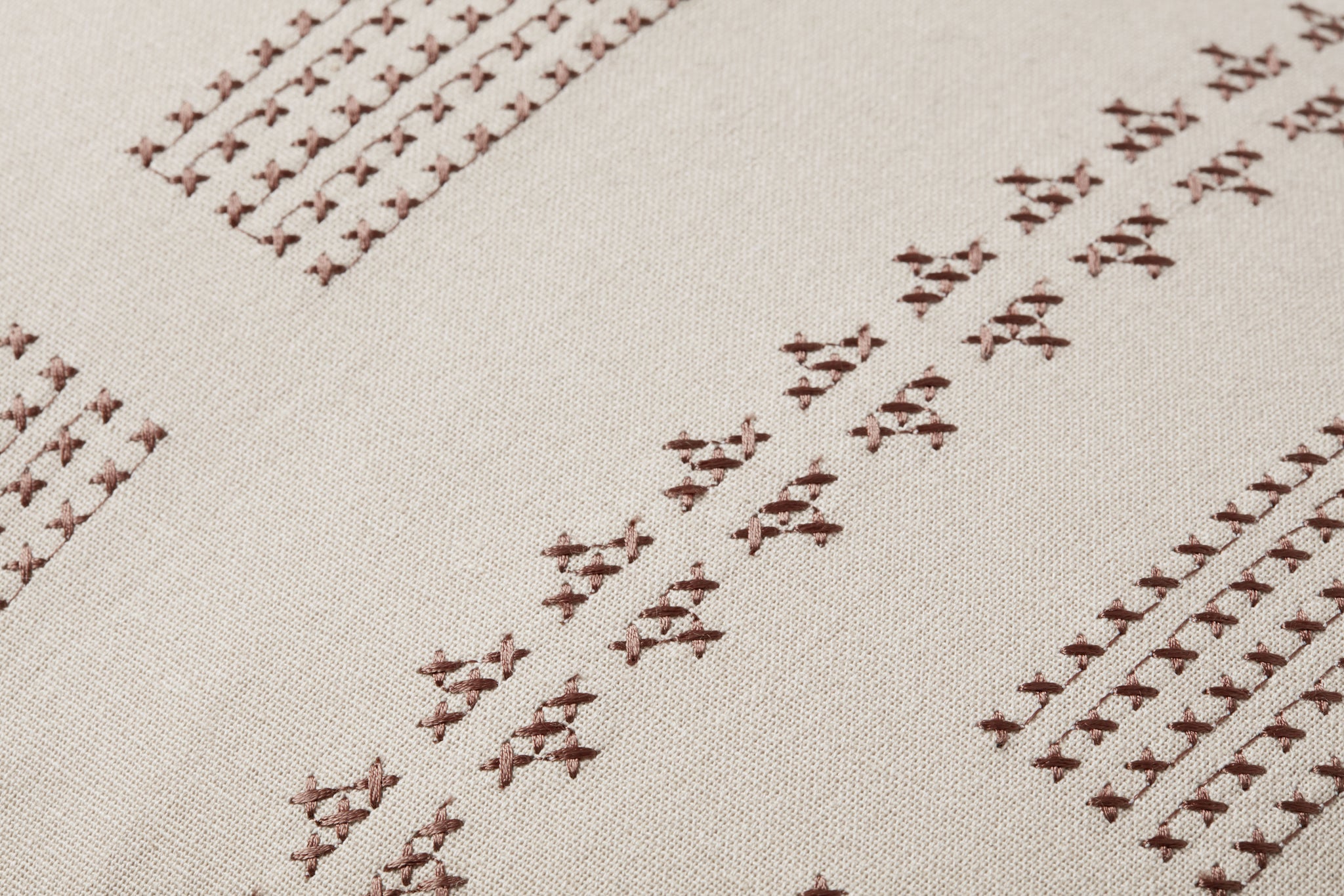Thomas Natural Pillow - Macro Detail (H)