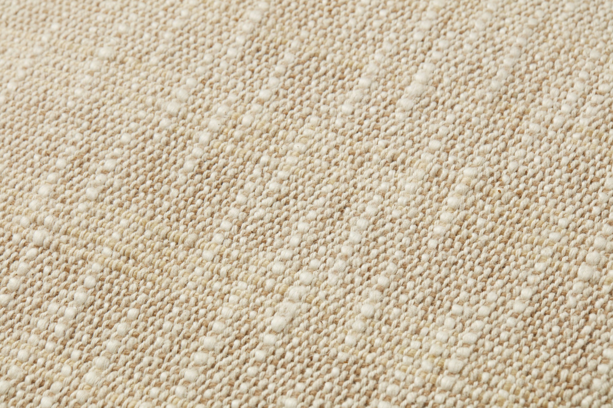 Bella Sand / Natural Pillow - Macro Detail (H)