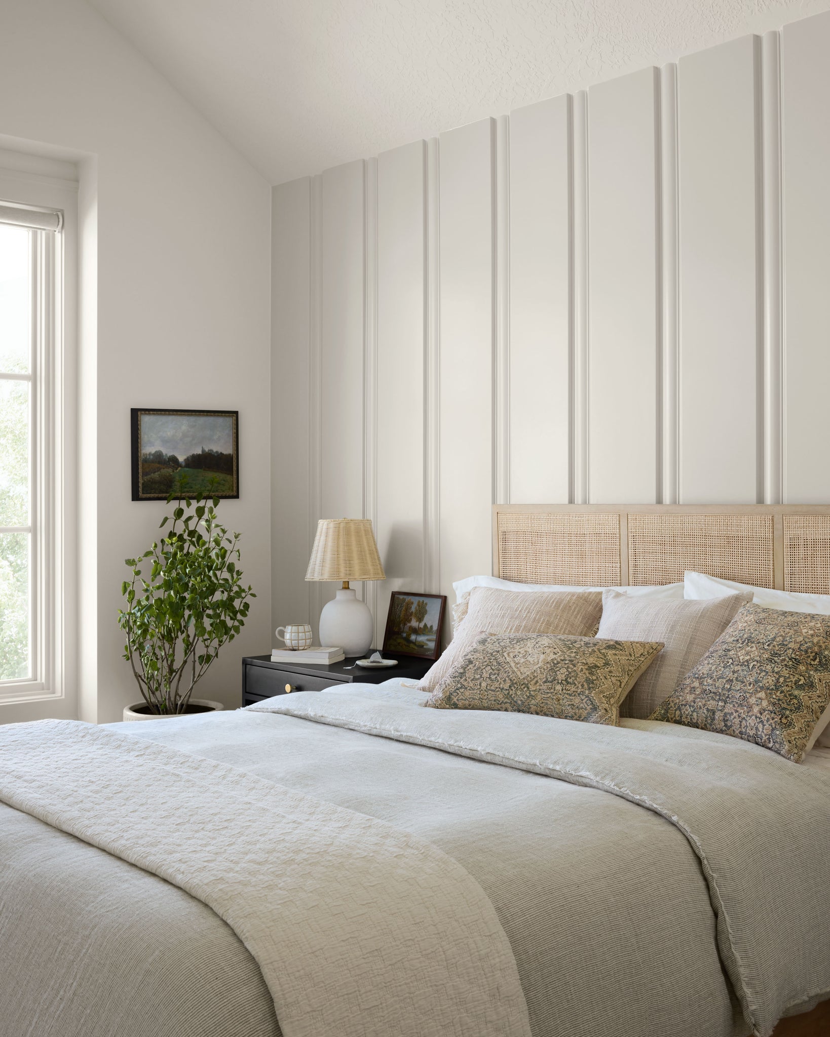 Bella Sand / Natural Pillow - Roomscene #1 (V)