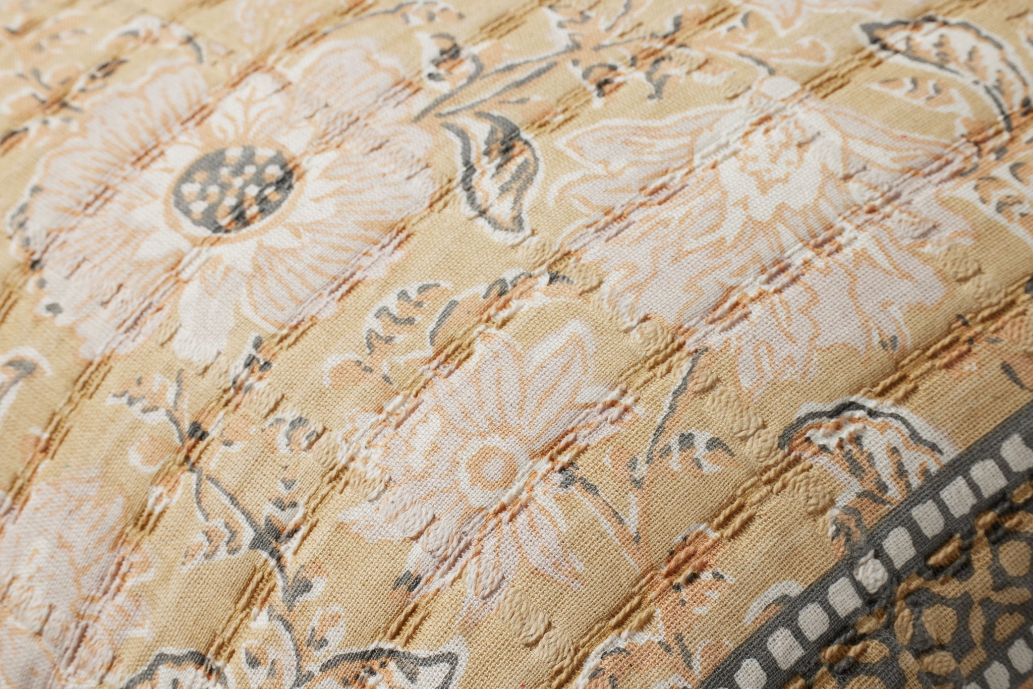 Wheat / Multi Pillow - Macro Detail (H)