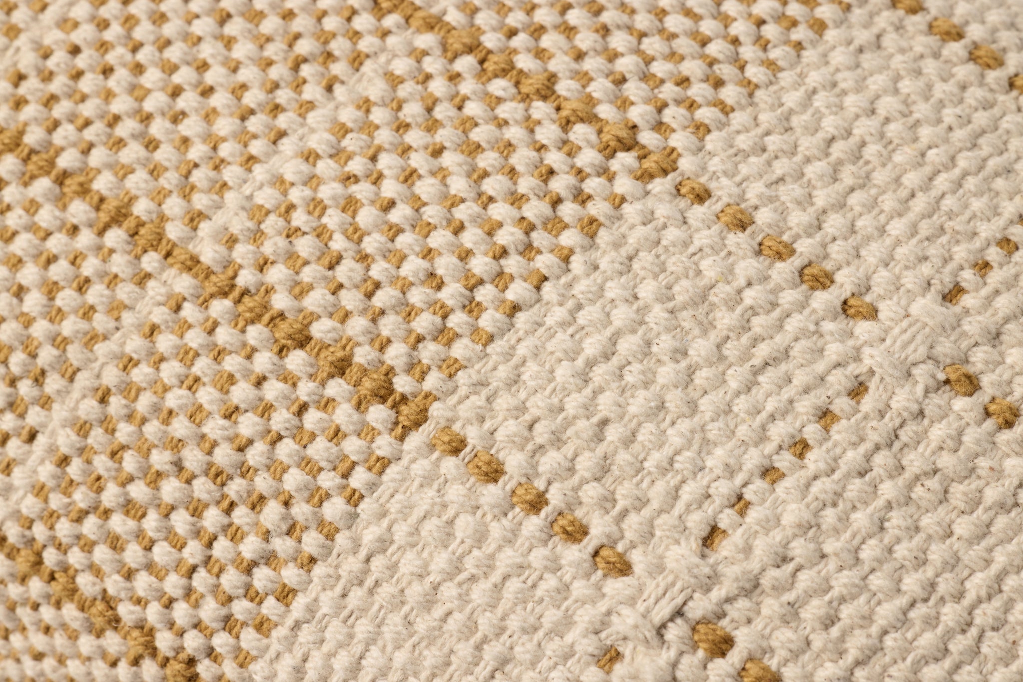Natural / Yellow Pillow - Macro Detail (H)
