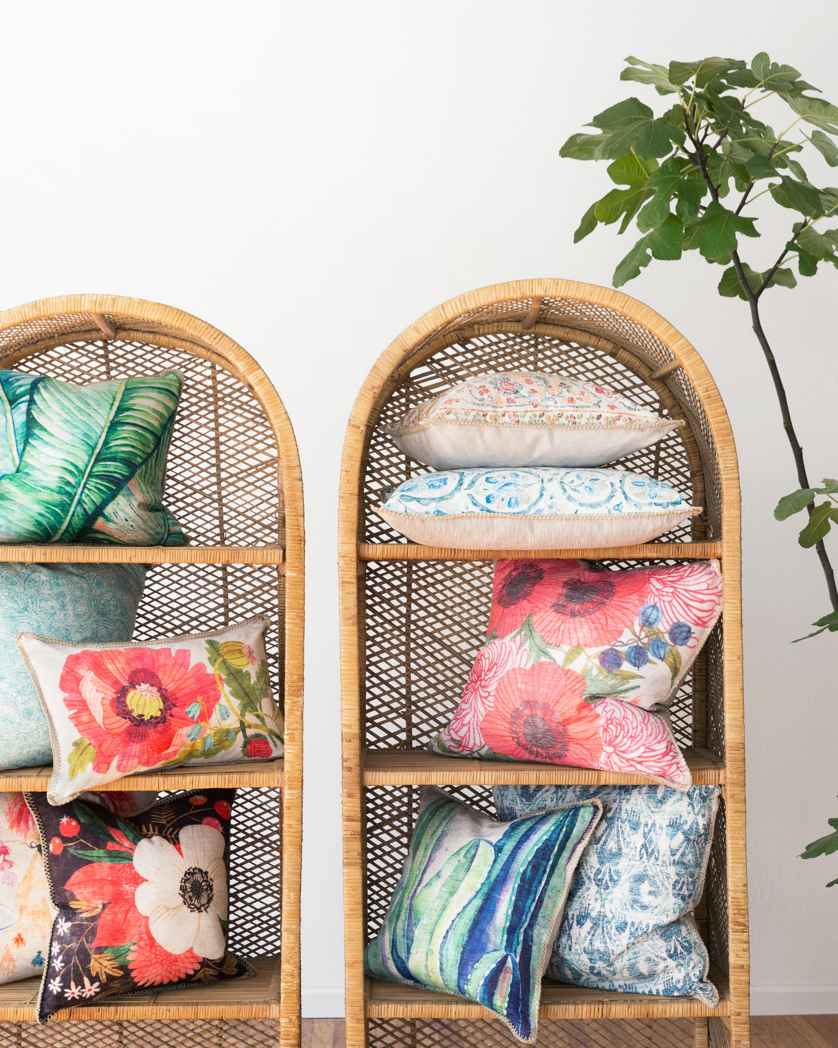 Multi Pillow - Roomscene #1 (V)