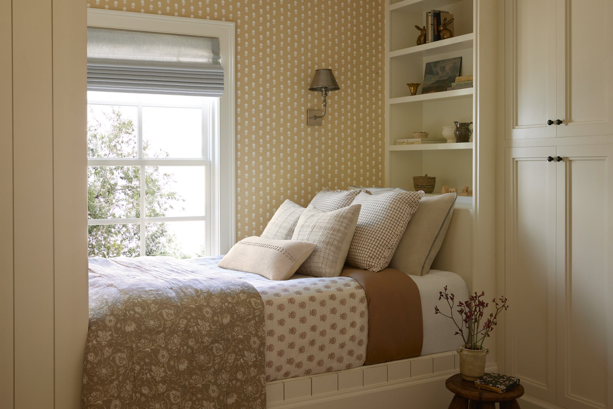 Fern Ivory / Beige Pillow - Roomscene #2 (H)