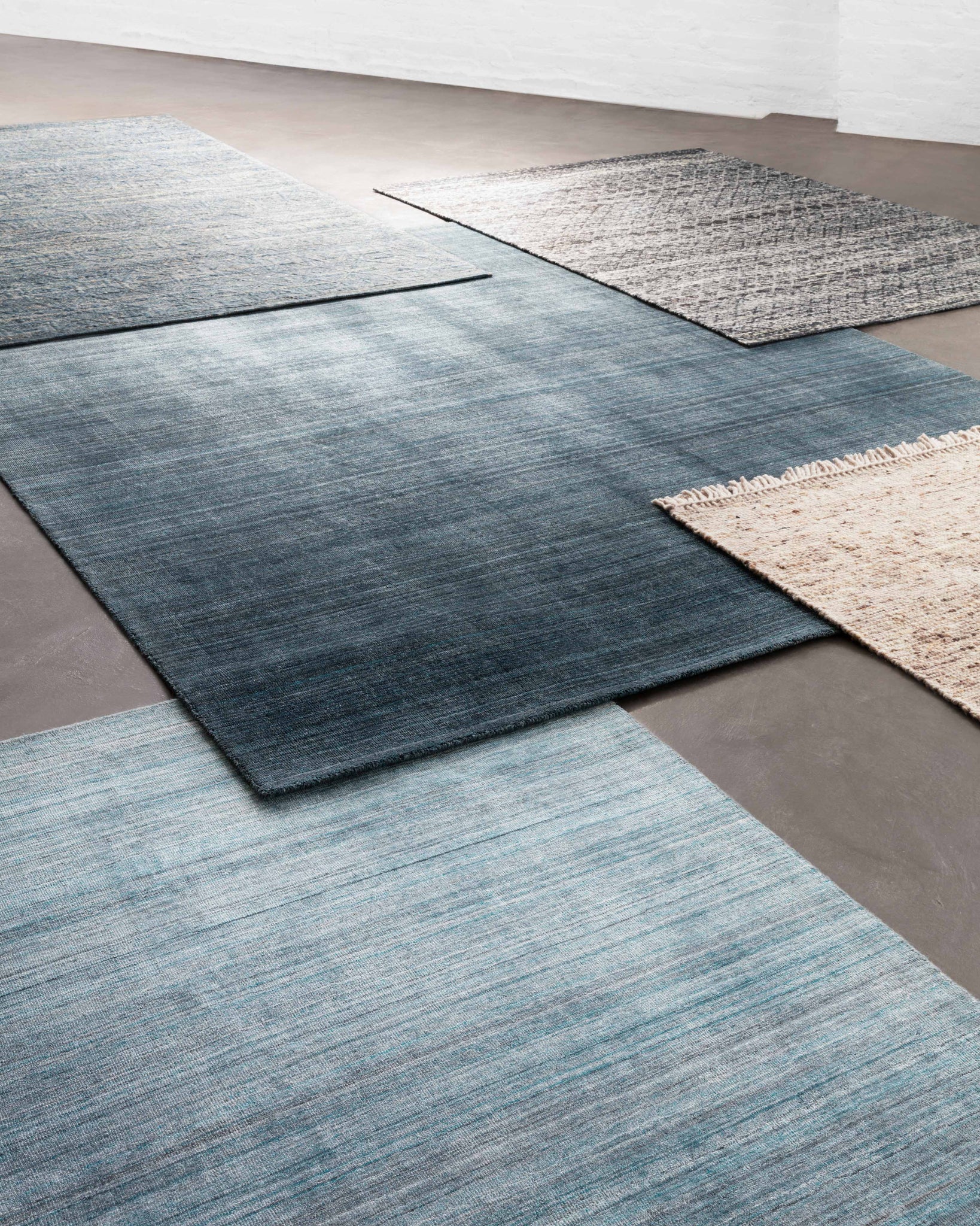 angle view of Pasadena Aqua luxury Rug