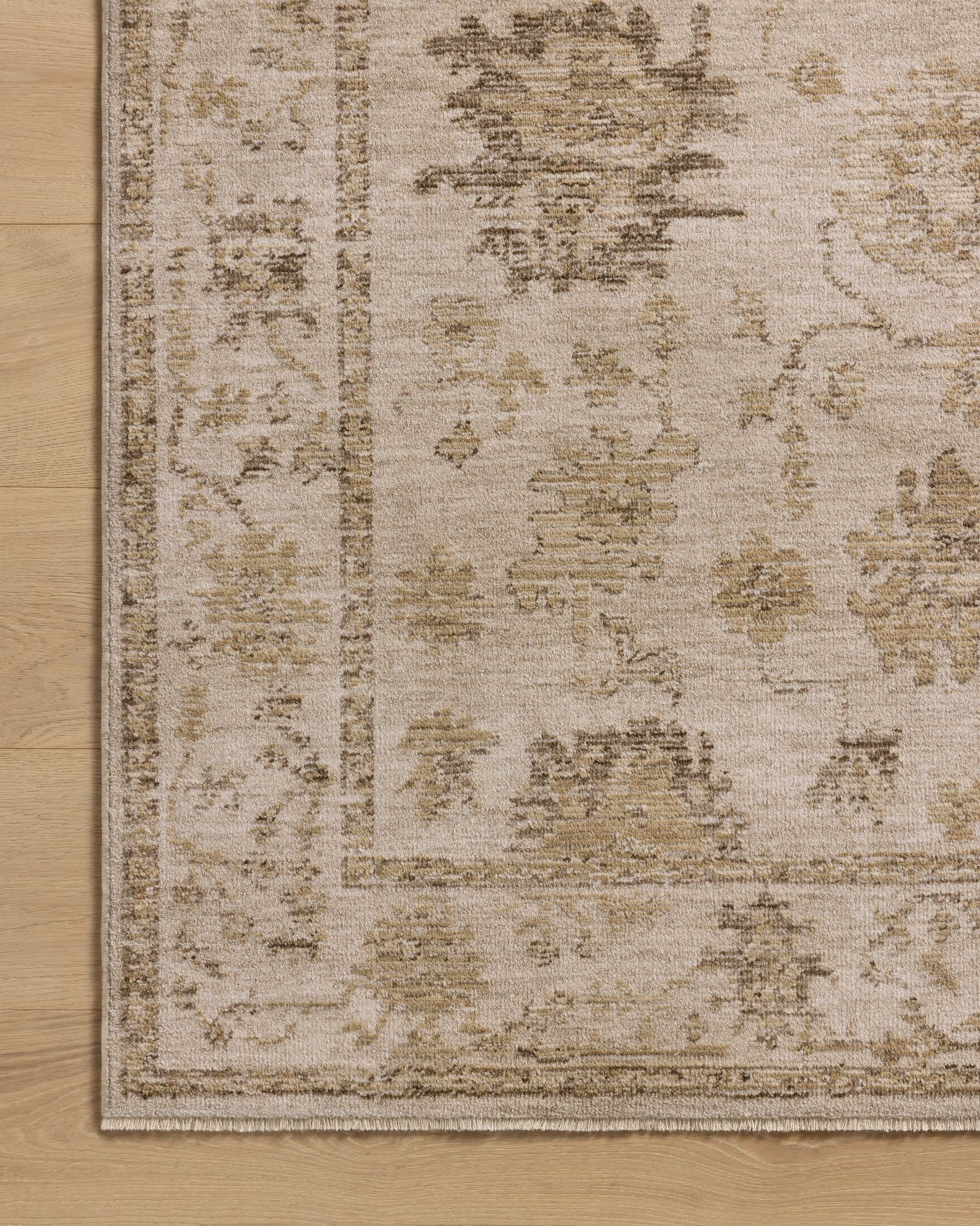 Willa Fog / Natural - Corner on Wood (V)