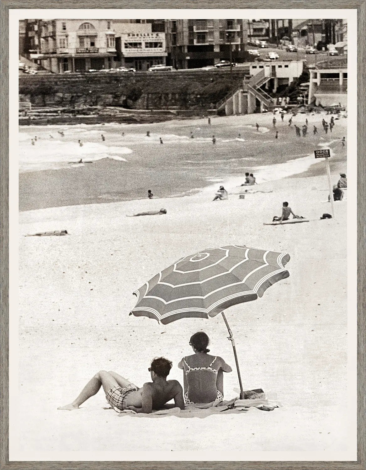 front view of Coogee Beach C.1965 luxury Artwork