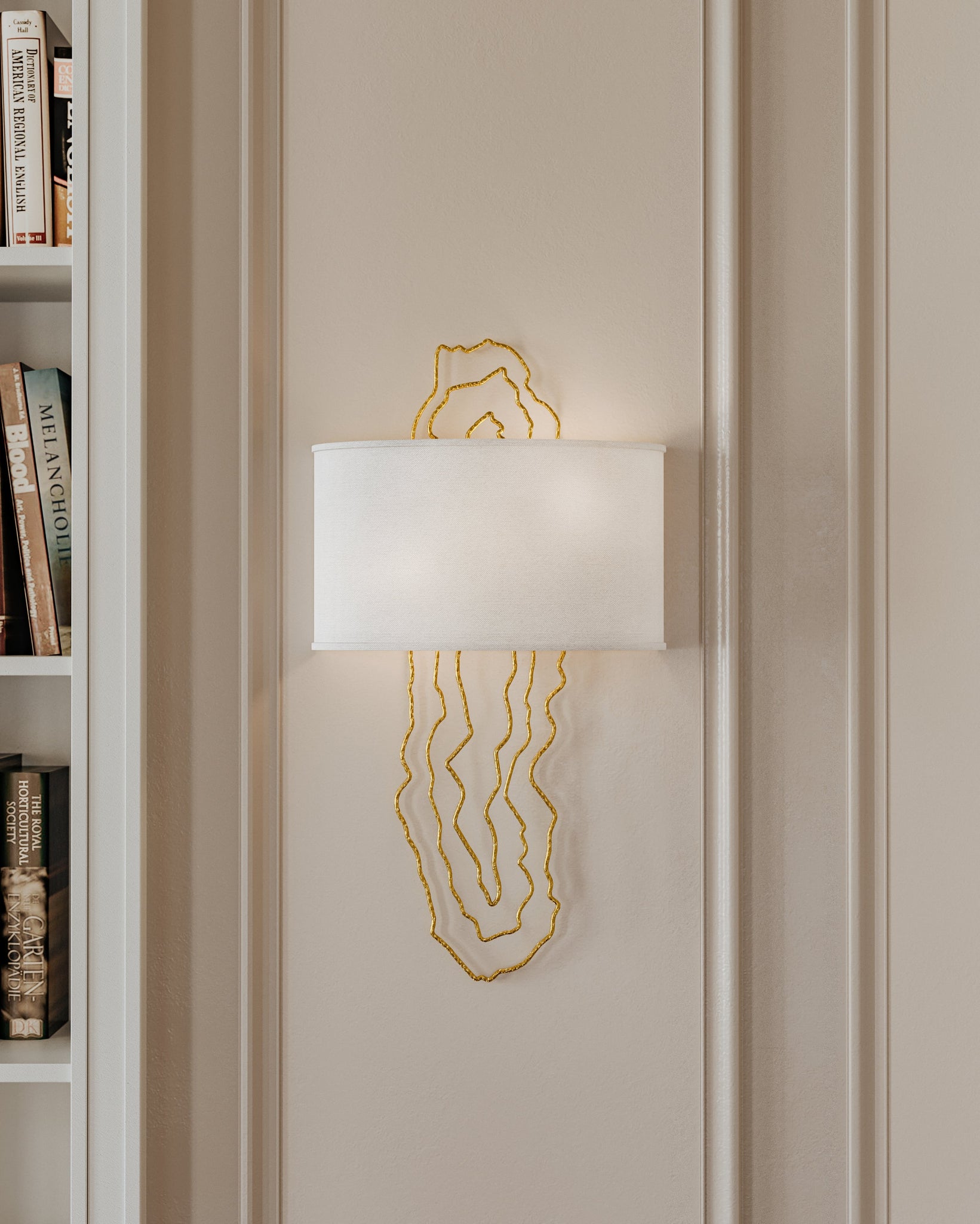 5th Avenue Wall Sconce - Lifestyle [404-02-VGL]