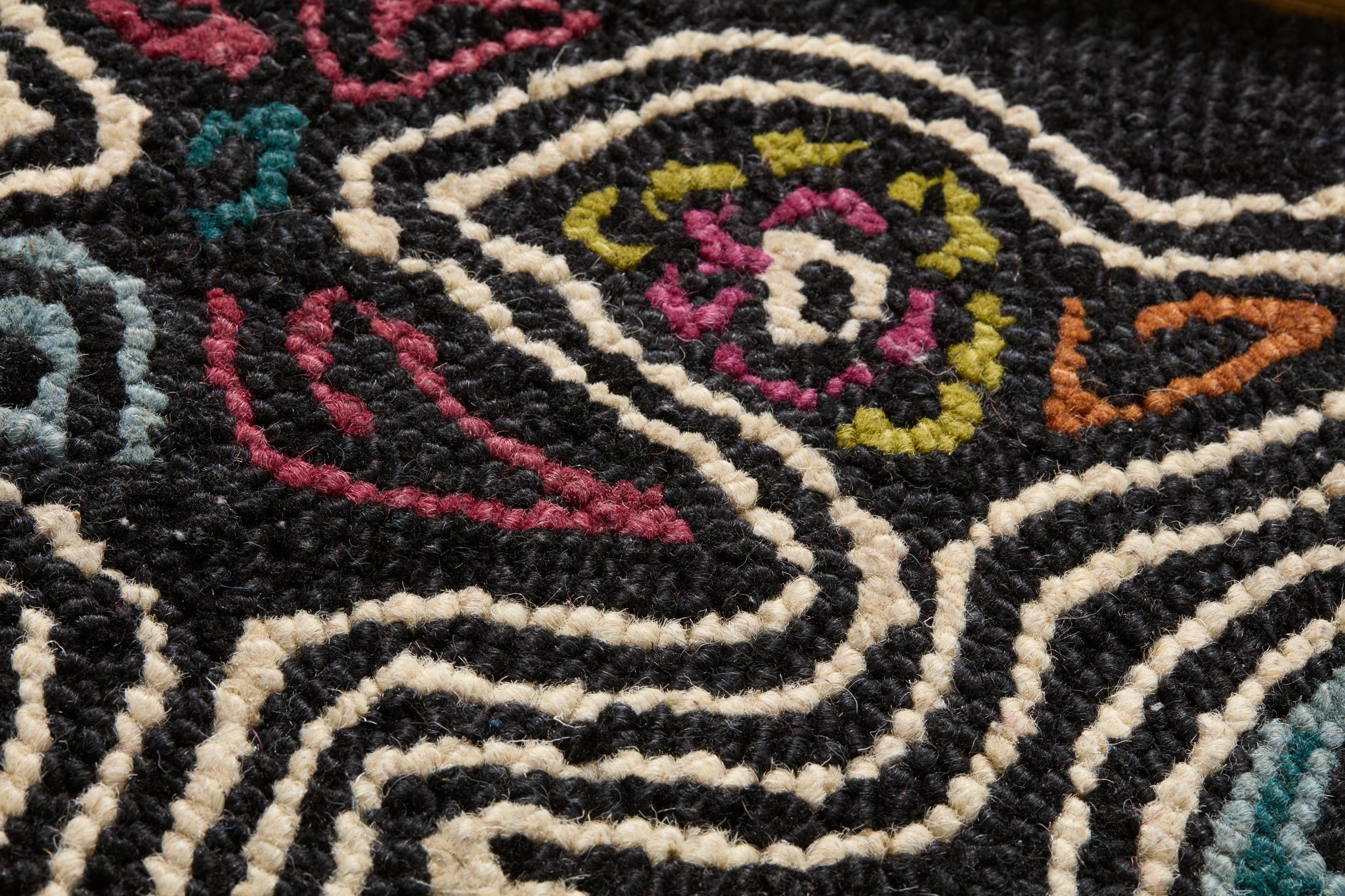 side view of Tule Black / Multi luxury Artwork