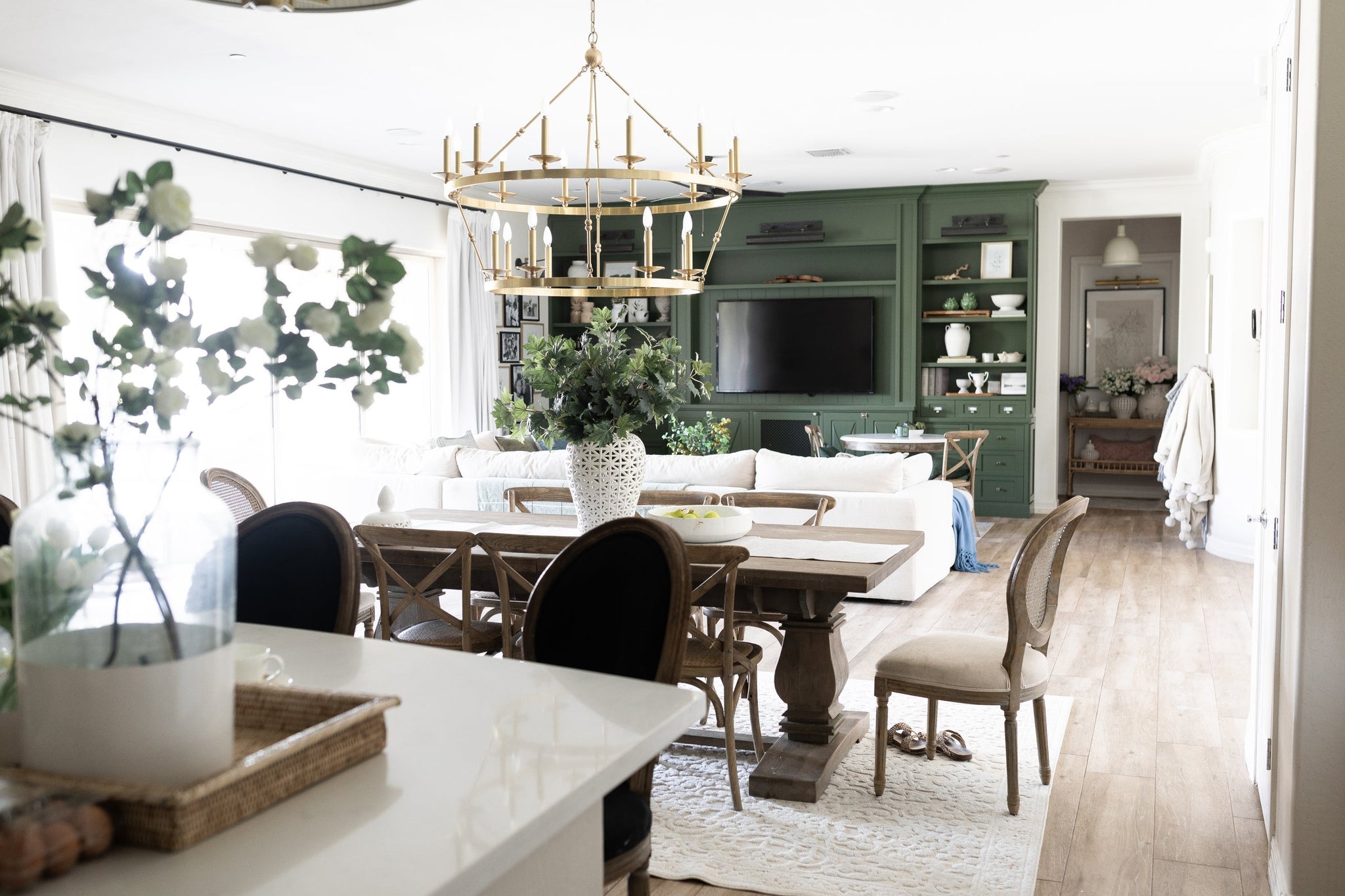 Allendale Chandelier 46.75" x 38" - Lifestyle [3247-AGB]