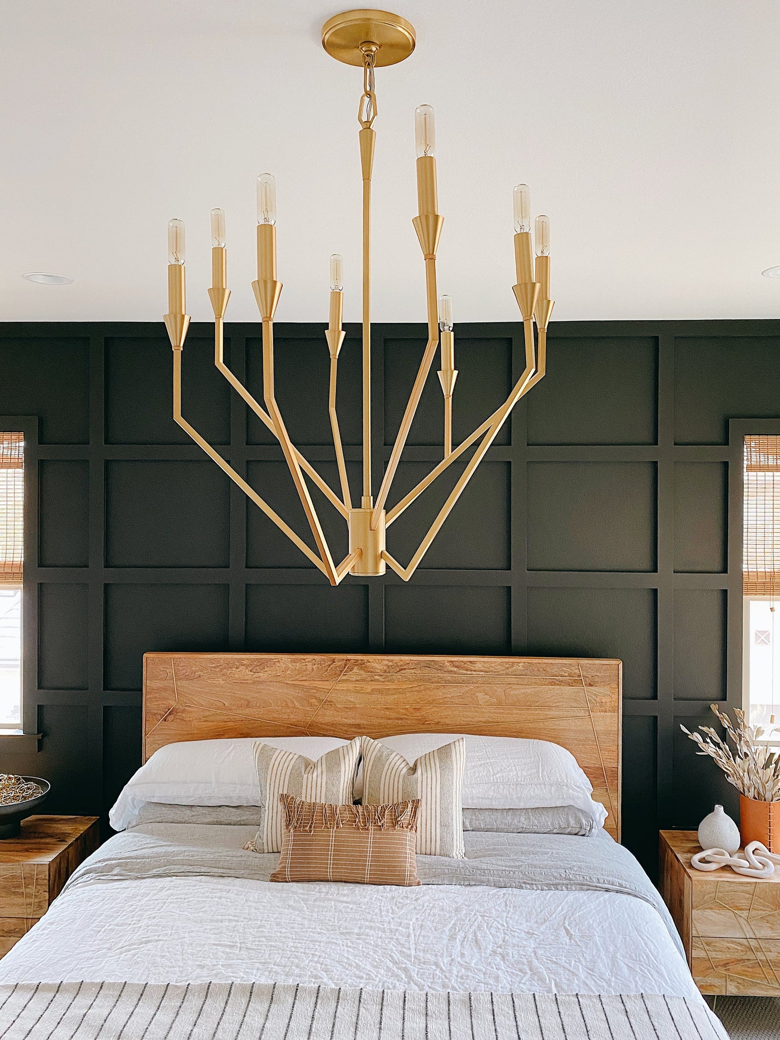 Archie Chandelier 25.25" - Lifestyle [8508-AGB]