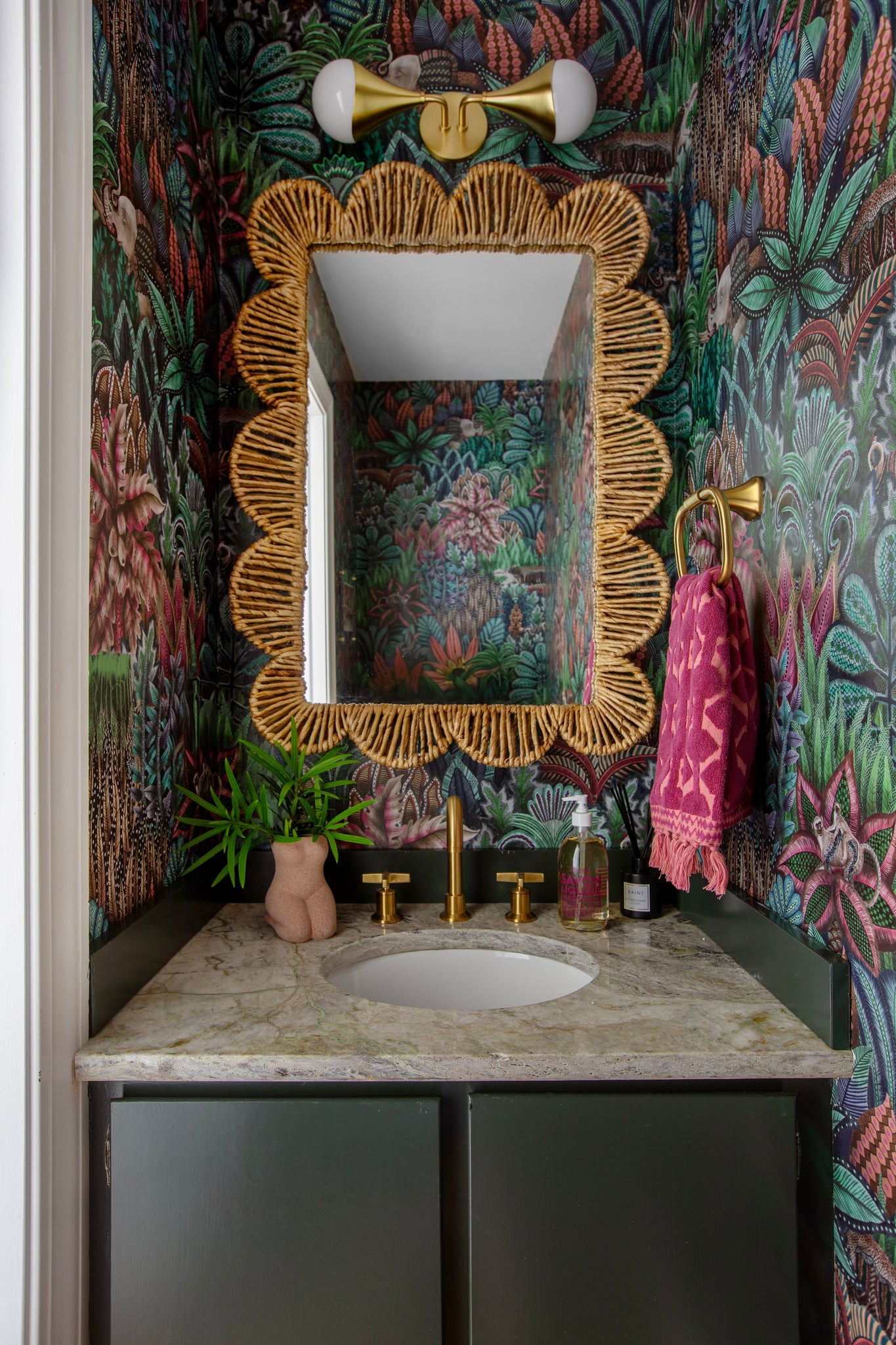 Ariana Bath And Vanity 4.75" x 18.5" - Lifestyle [H416302-AGB]