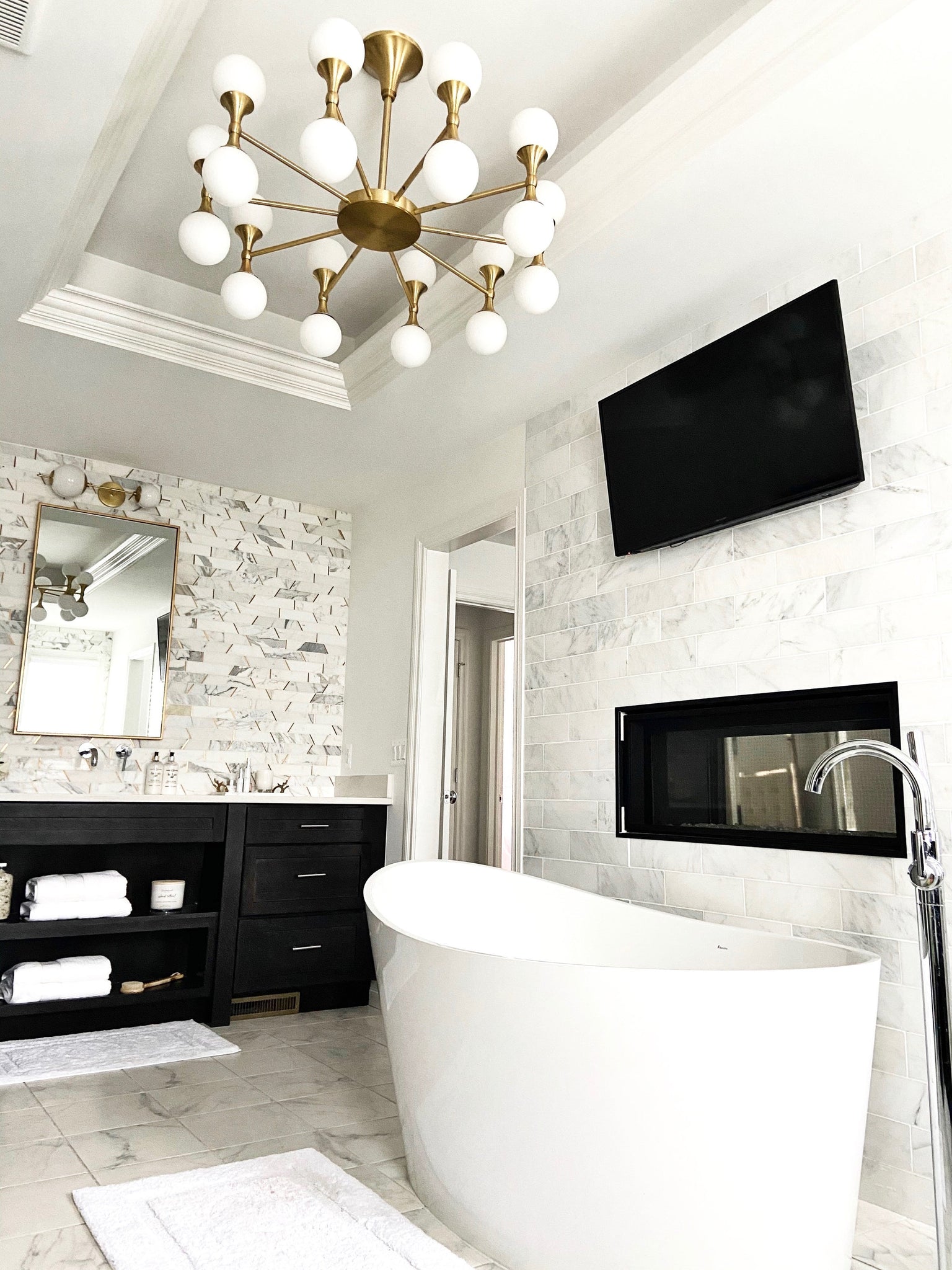 Astoria Chandelier 36" - Lifestyle [3320-AGB]