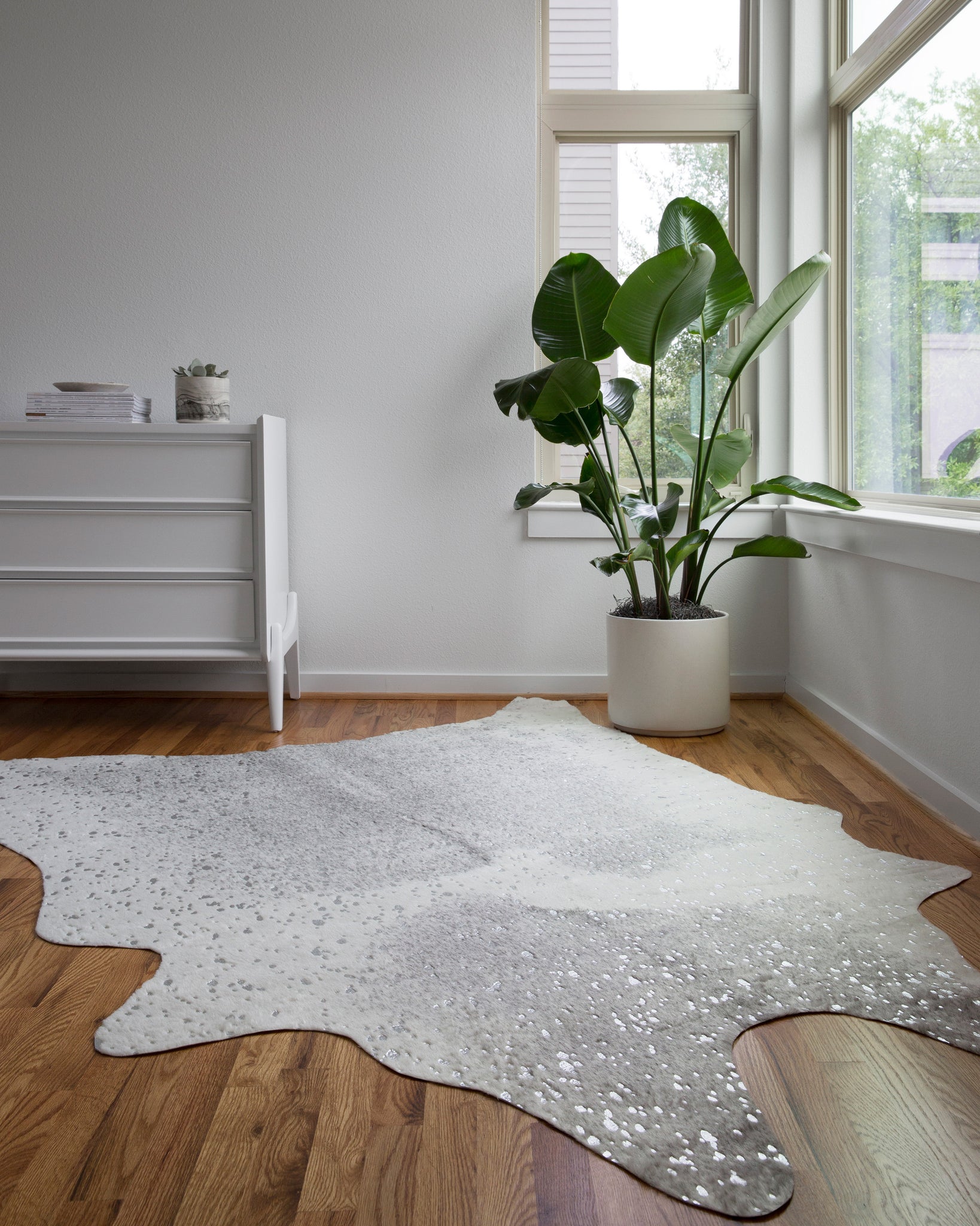 angle view of Bryce Grey / Silver luxury Rug