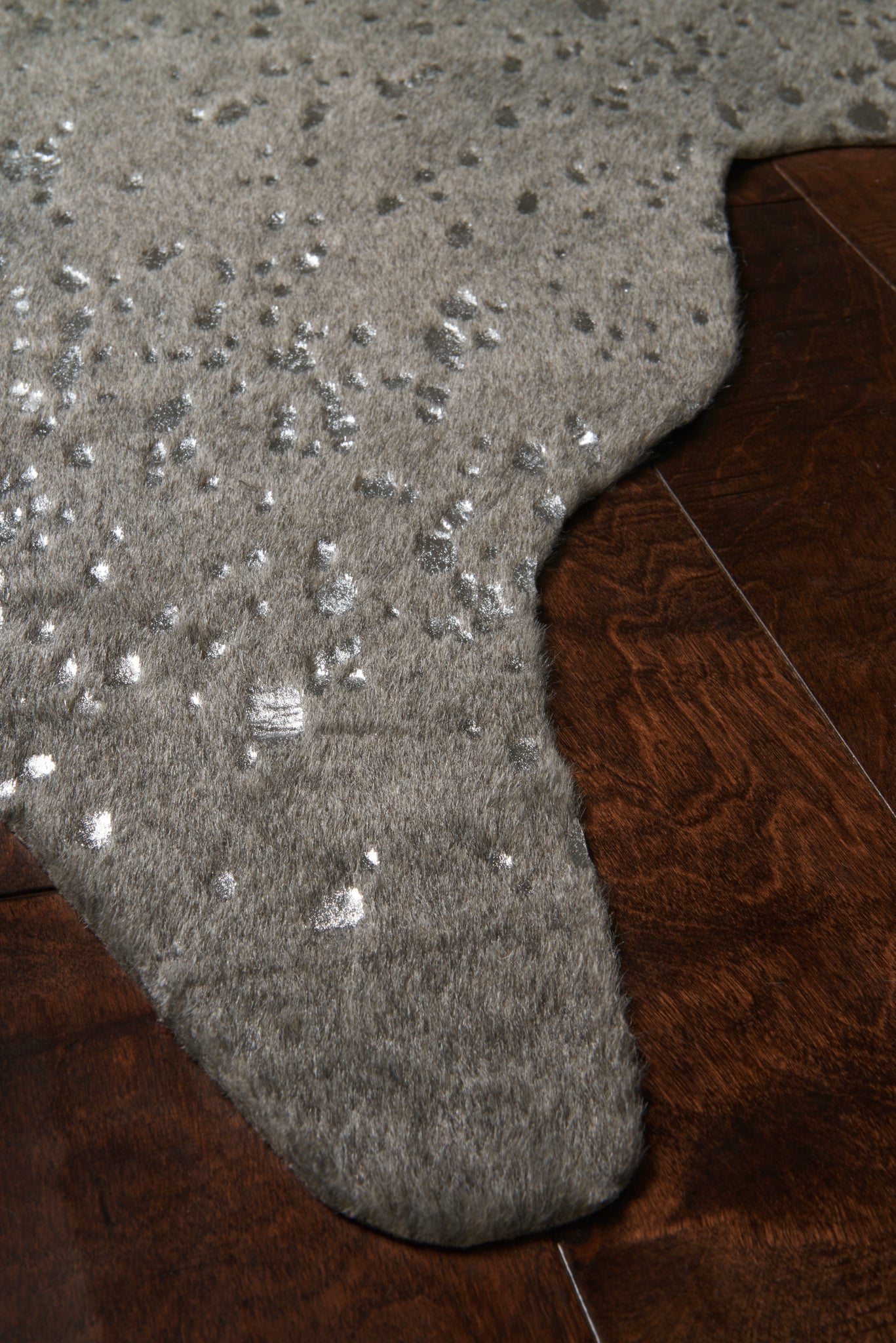 side view of Bryce Graphite / Silver luxury Rug