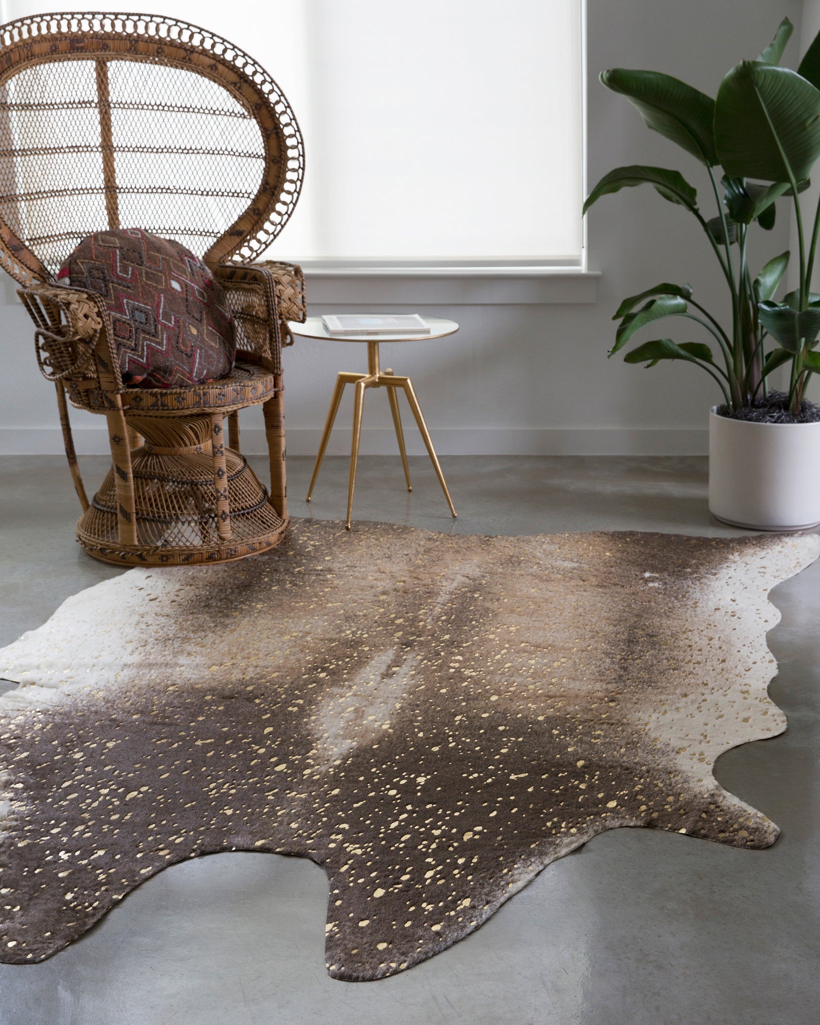 angle view of Bryce Mocha / Gold luxury Rug