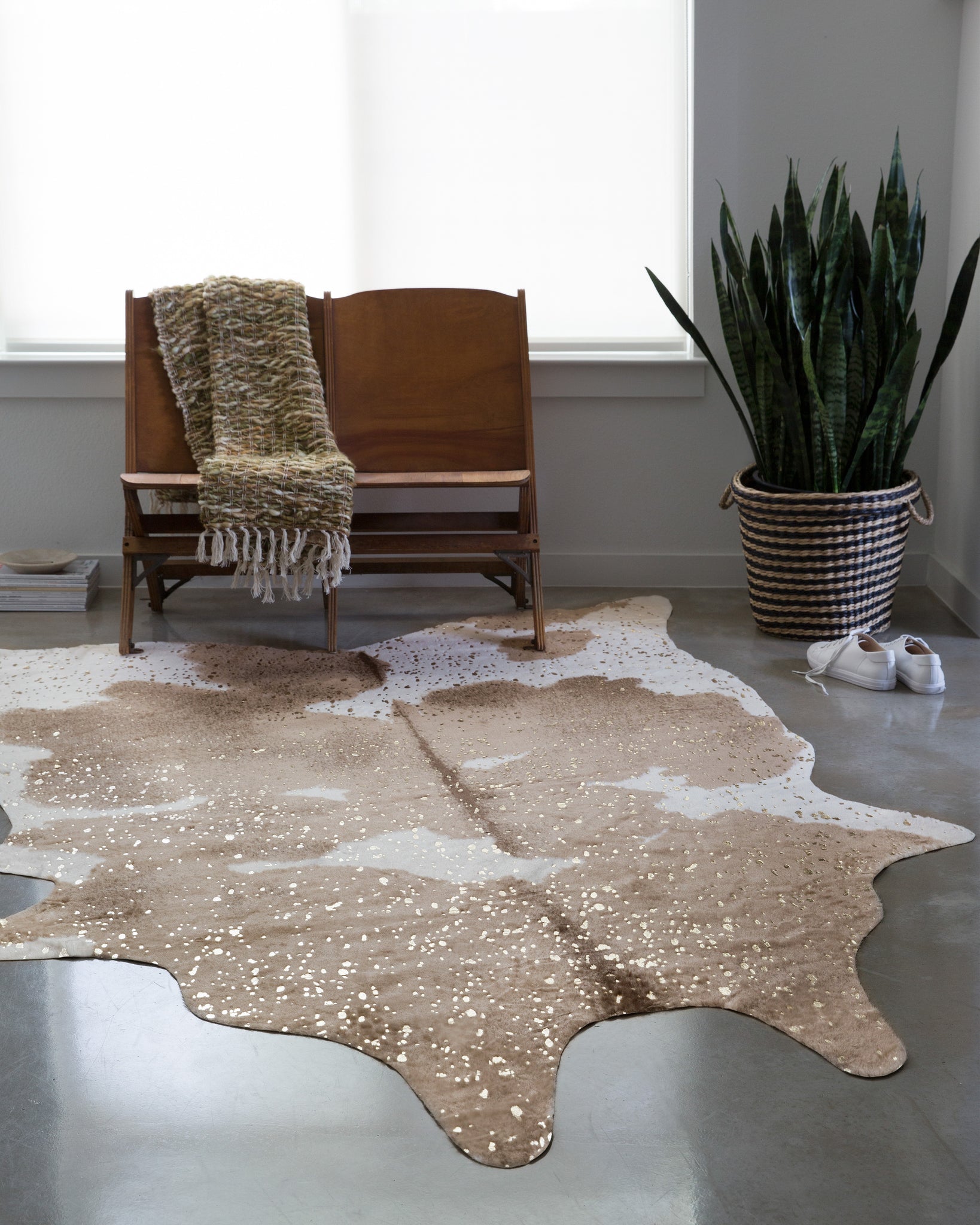 angle view of Bryce Taupe / Champagne luxury Rug