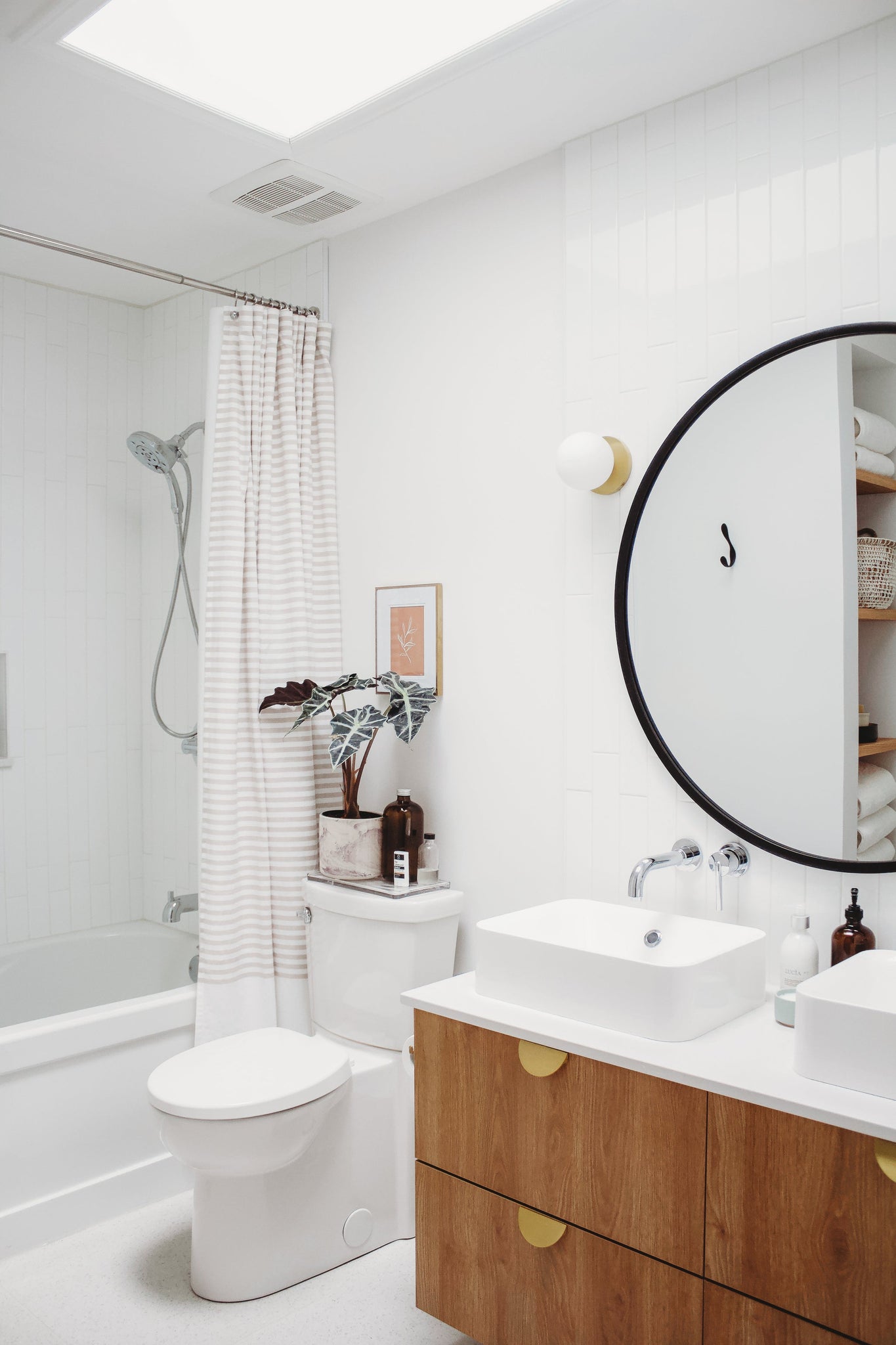 Baird Bath And Vanity 4.75" - Lifestyle [9081-AGB]