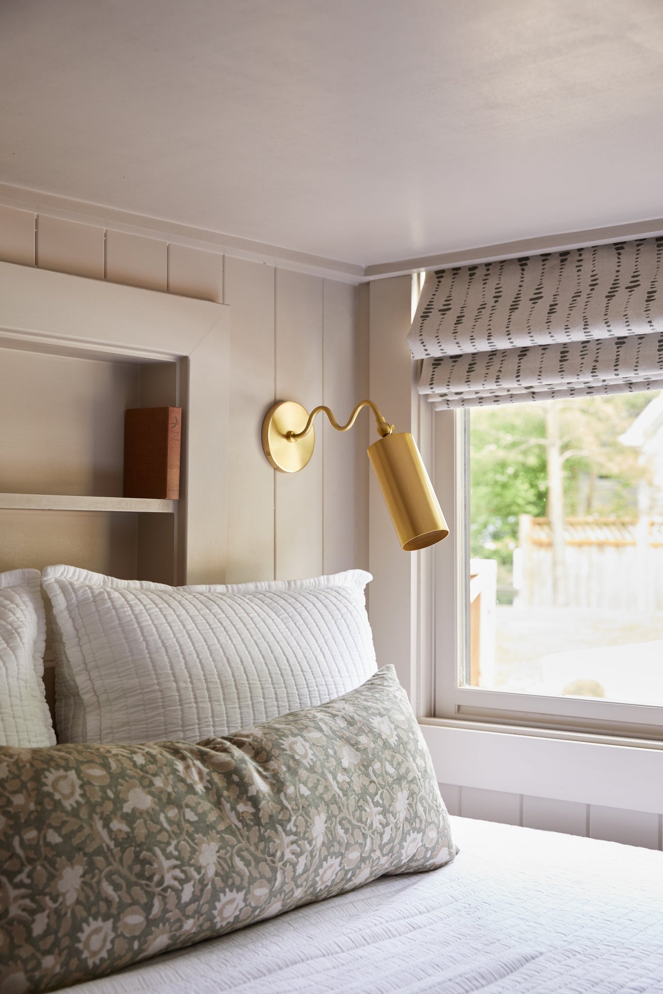 Bea Wall Sconce - Lifestyle [H742101-AGB]