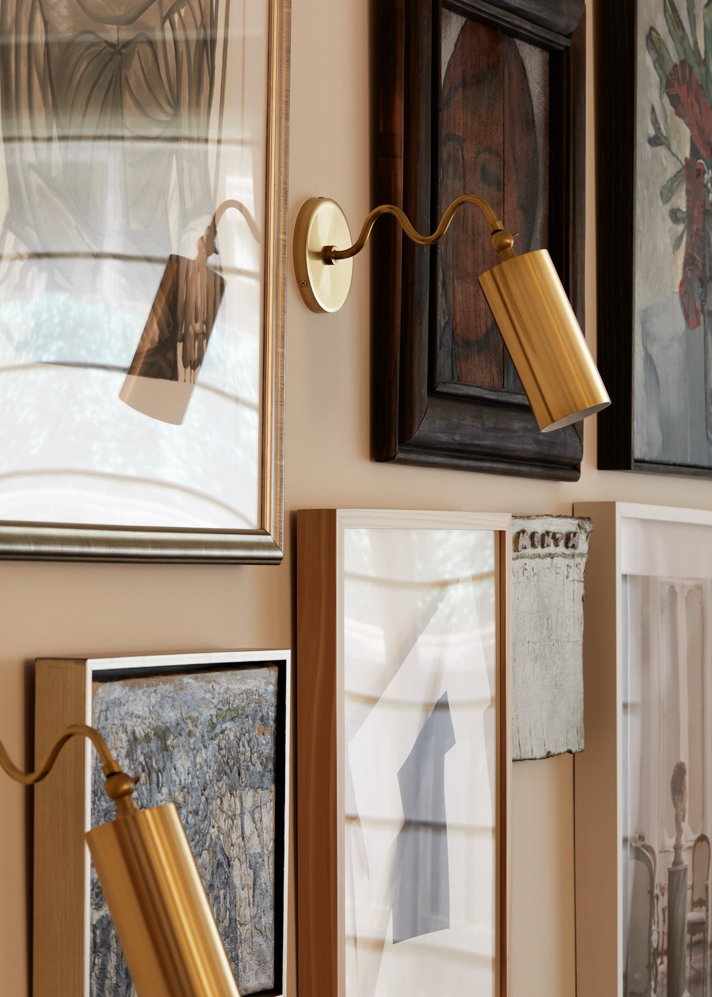 Bea Wall Sconce - Lifestyle [H742101-AGB]