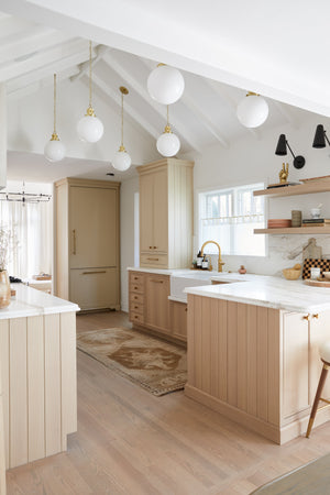 Beverly Pendant 10" - Lifestyle [H770701S-AGB]