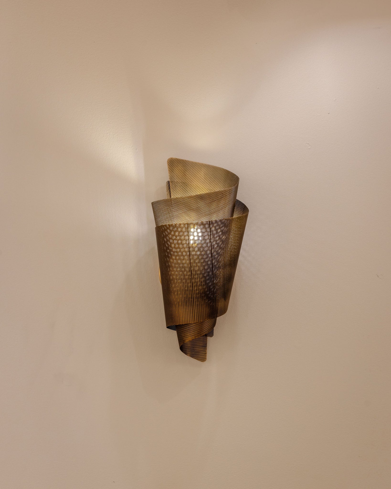 Blaisdell Wall Sconce - Lifestyle [B3513-PBR]