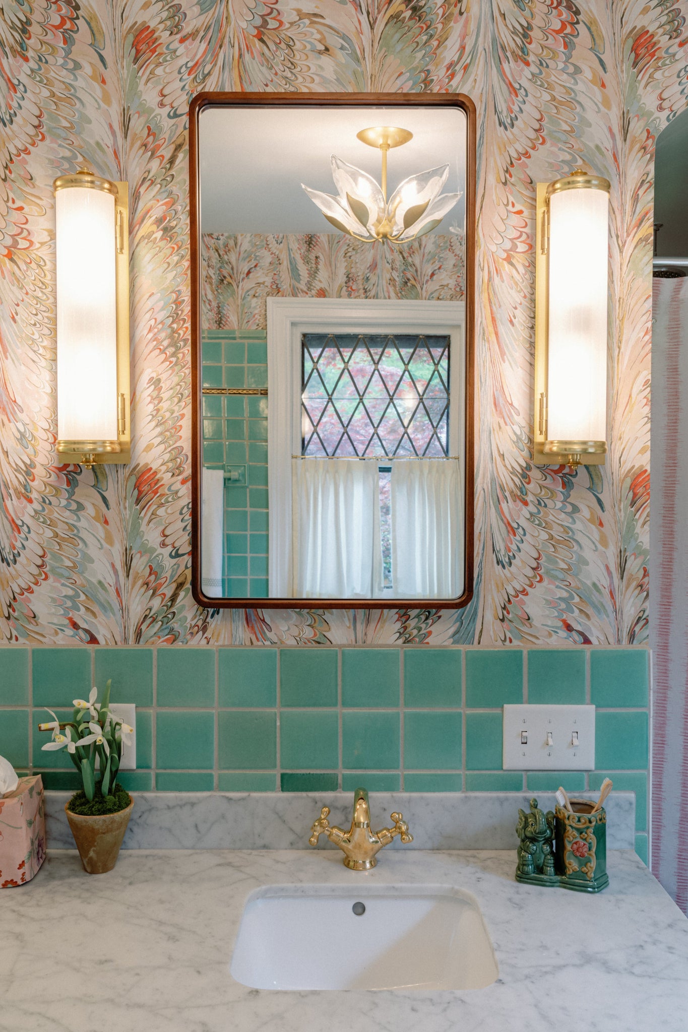 Bristol Bath And Vanity 5" x 20" - Lifestyle [952-AGB]
