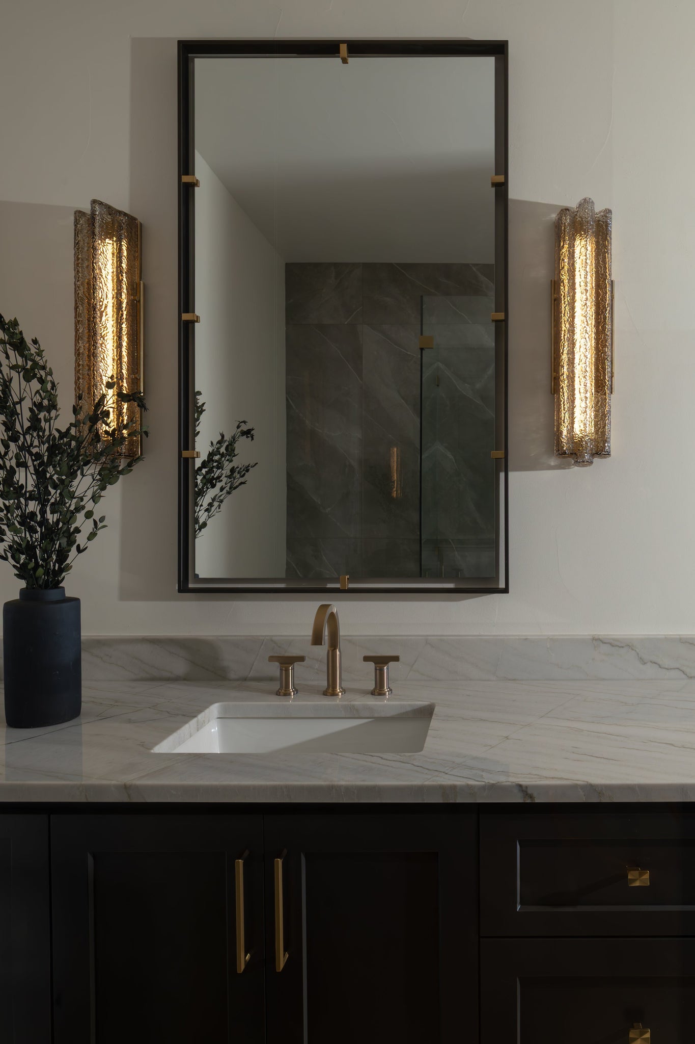 Carnelian Wall Sconce - Lifestyle [462-01-VB]