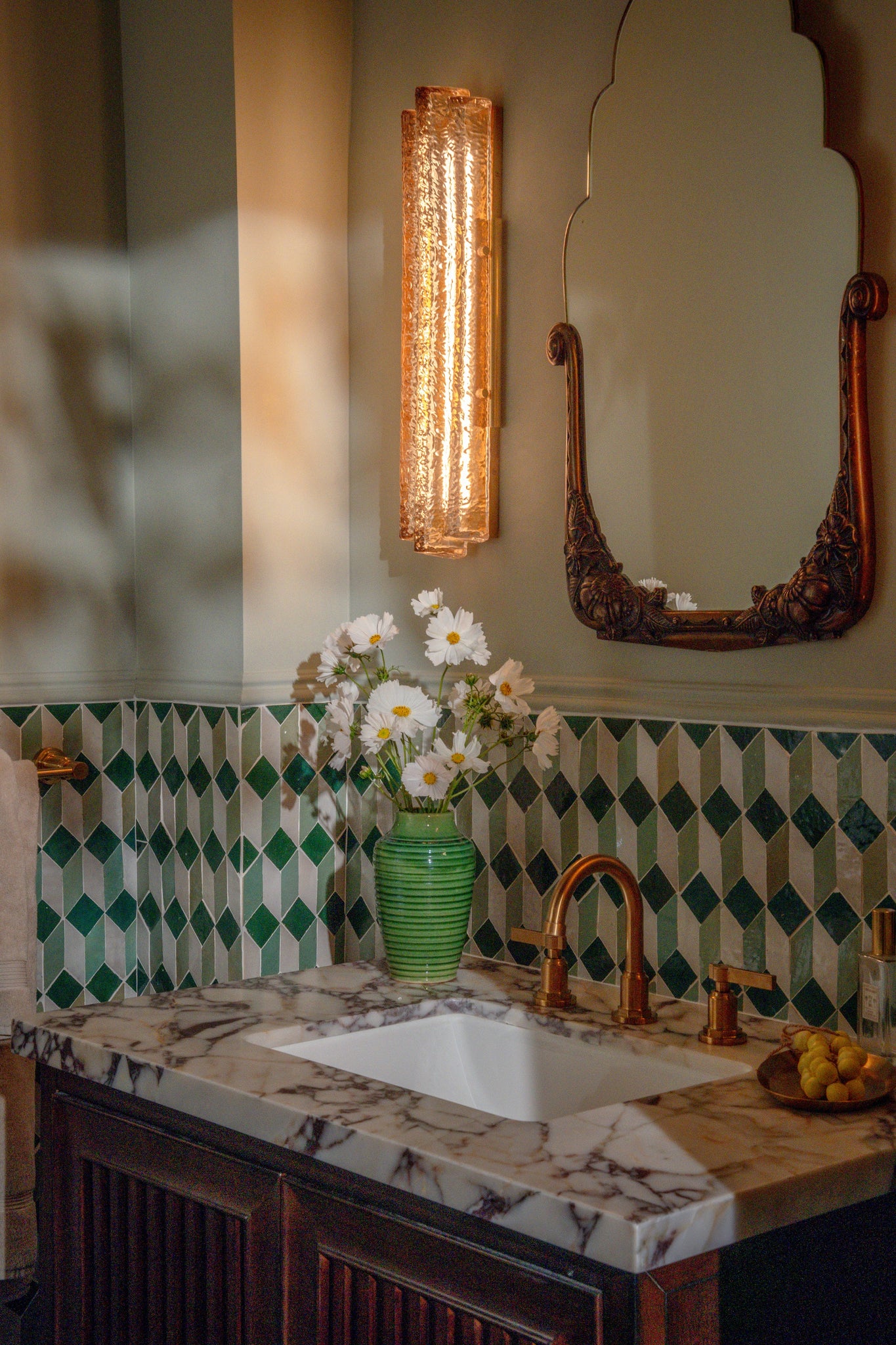 Carnelian Wall Sconce - Lifestyle [462-01-VB]