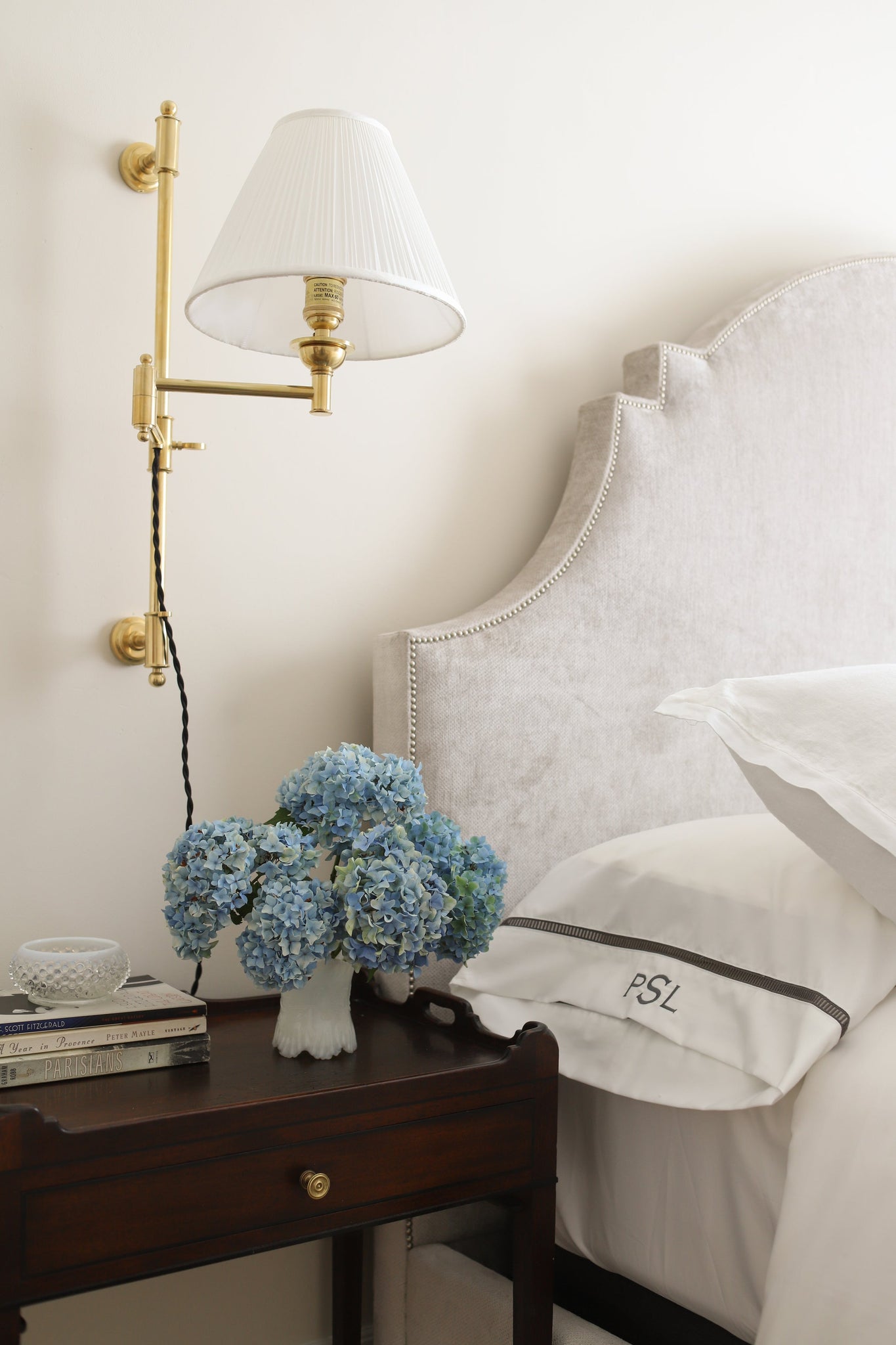 Classic No.1 Plug-In Sconce - Lifestyle [MDS104-AGB]