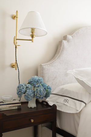 Classic No.1 Plug-In Sconce - Lifestyle [MDS104-AGB]