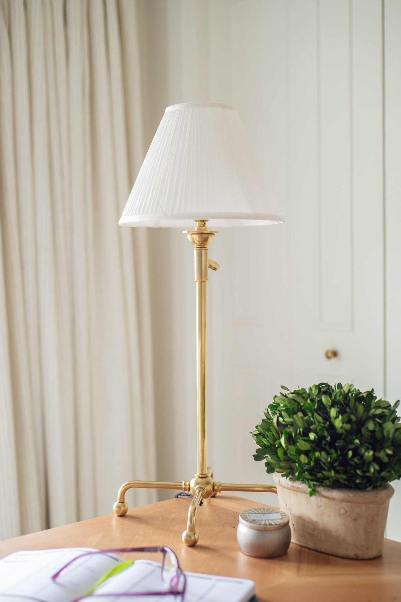 Classic No.1 Table Lamp - Lifestyle [MDSL107-AGB]