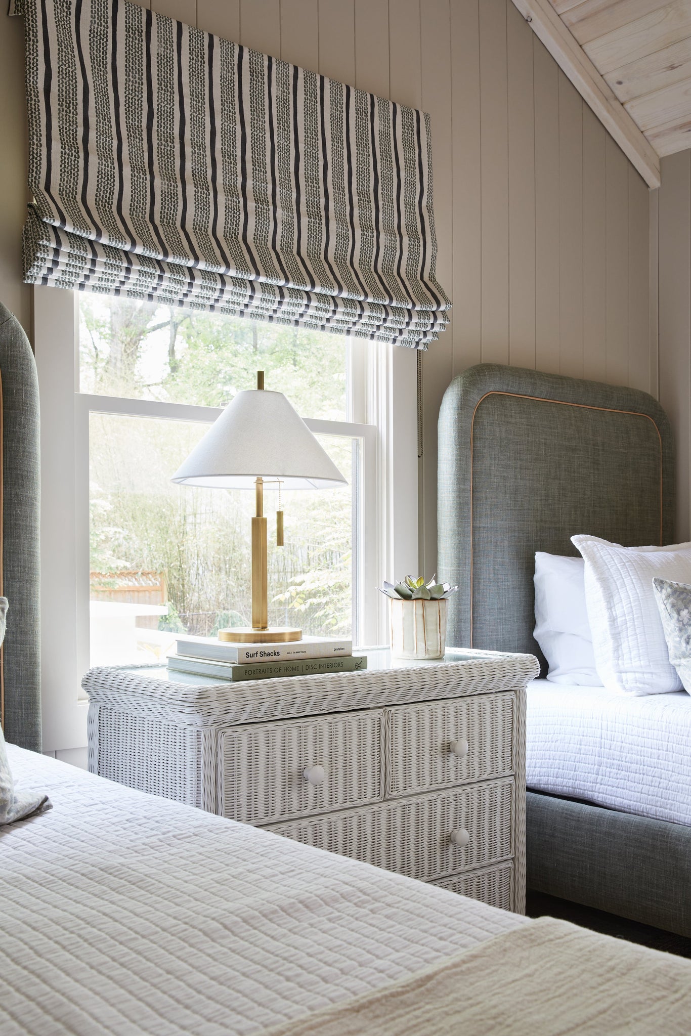 Clic Table Lamp - Lifestyle [PTL5722-PBR]