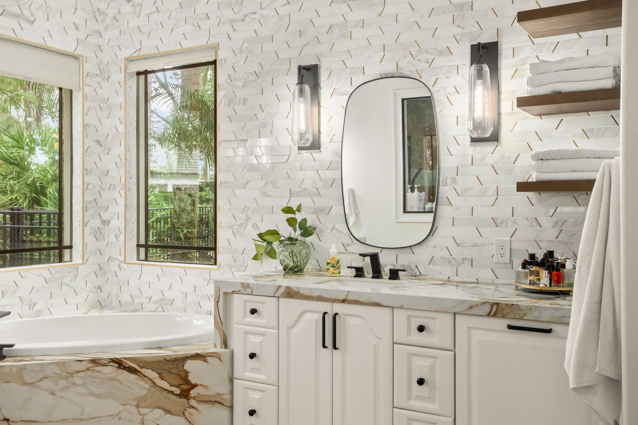 Copenhagen Wall Sconce 5.5" - Lifestyle [447-19-BBR]