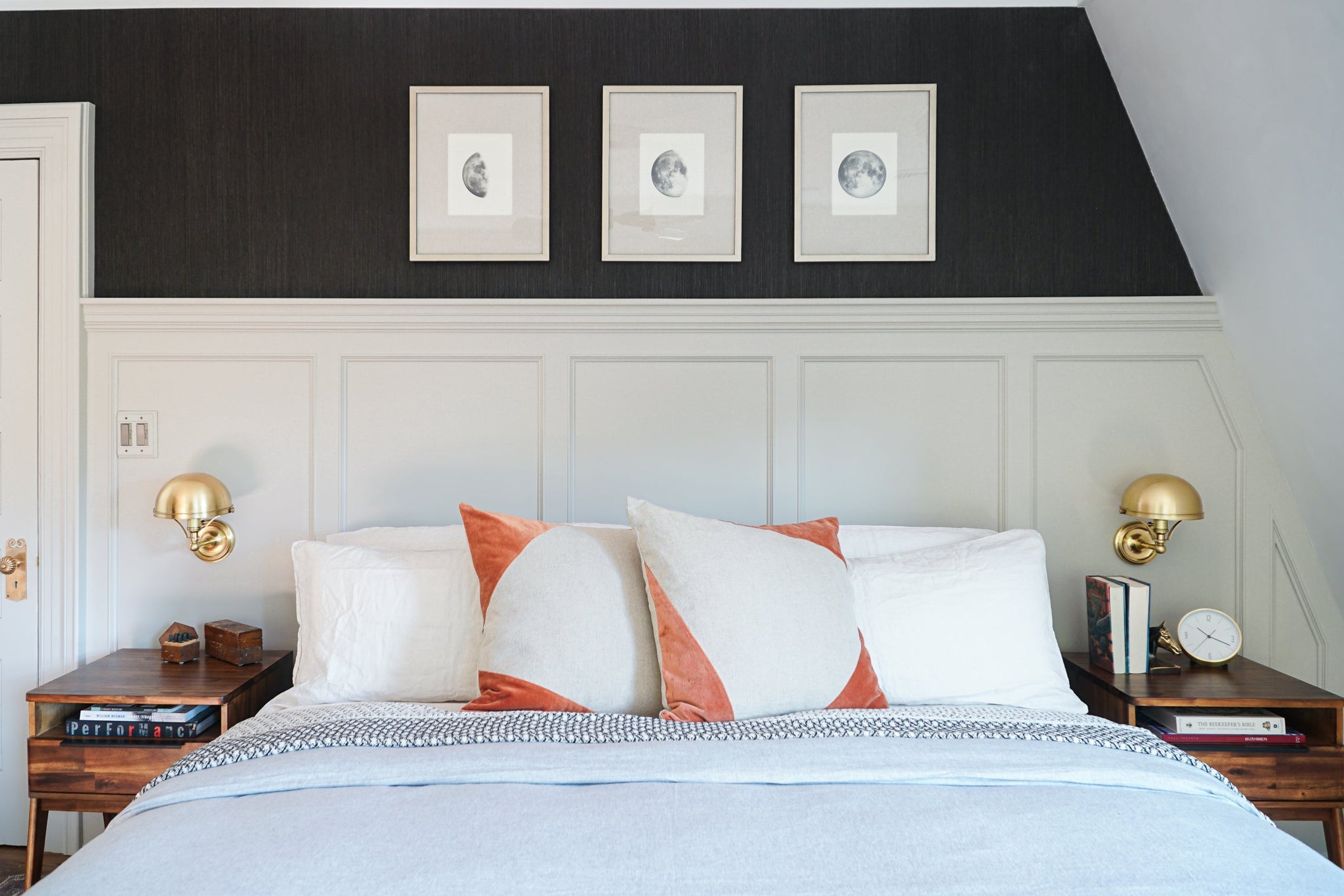 Covington Wall Sconce - Lifestyle [521-AGB]