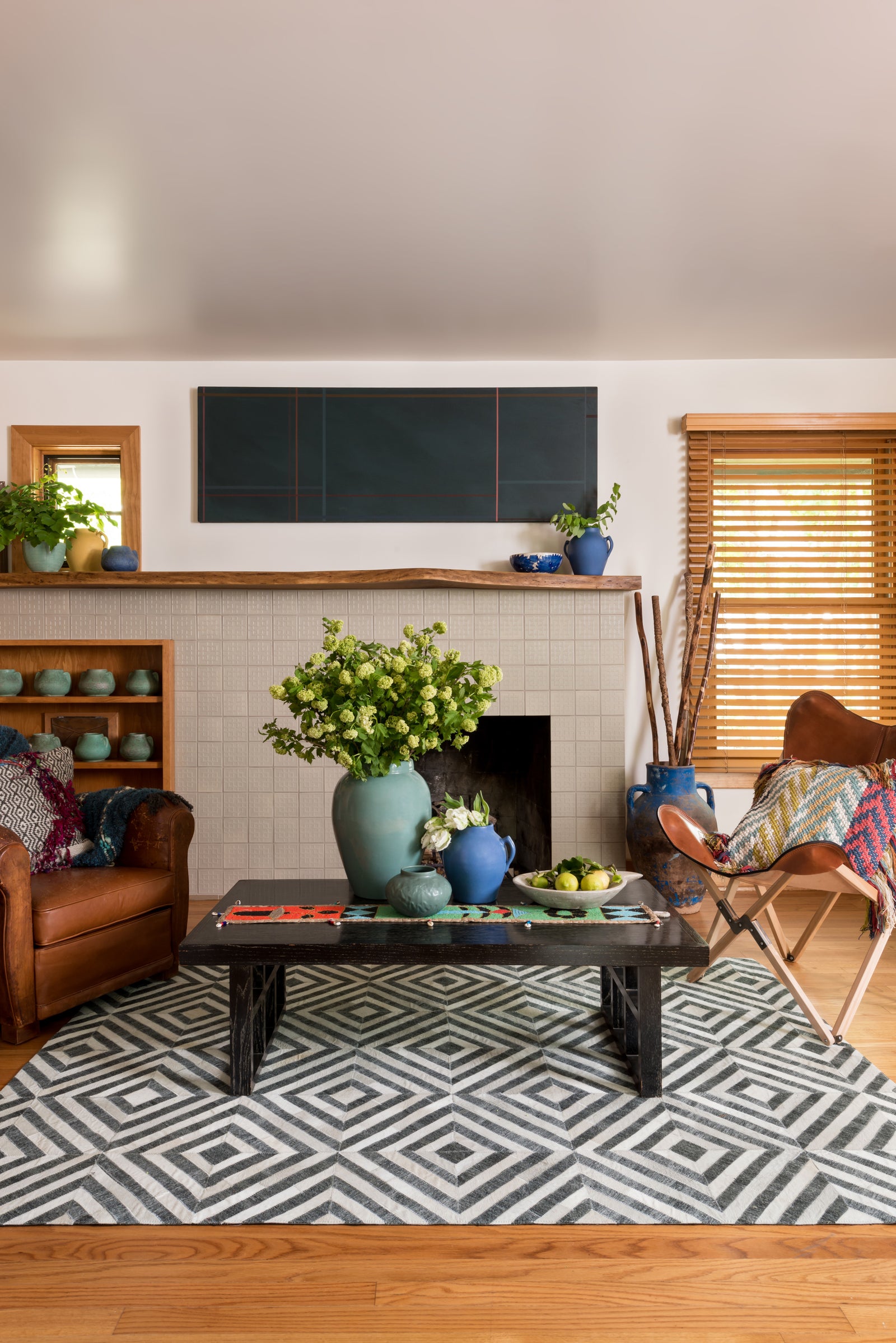 front view of Dorado Charcoal / Ivory luxury Rug