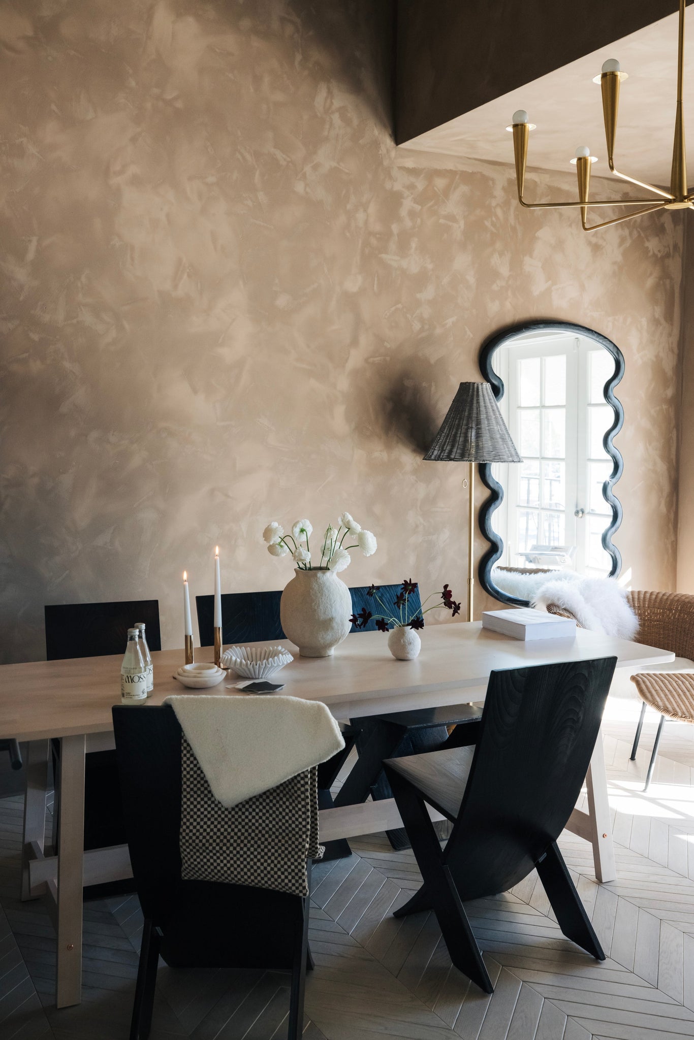 Danna Chandelier 39.75" - Lifestyle [H791806-AGB]