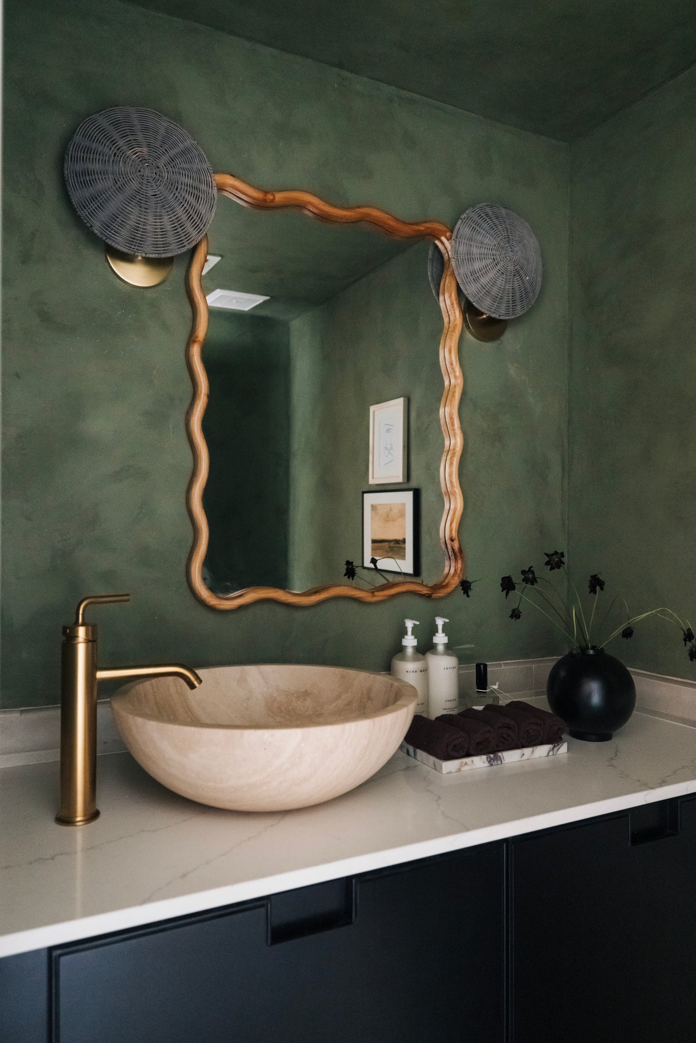Destiny Wall Sconce - Lifestyle [H825101-AGB]