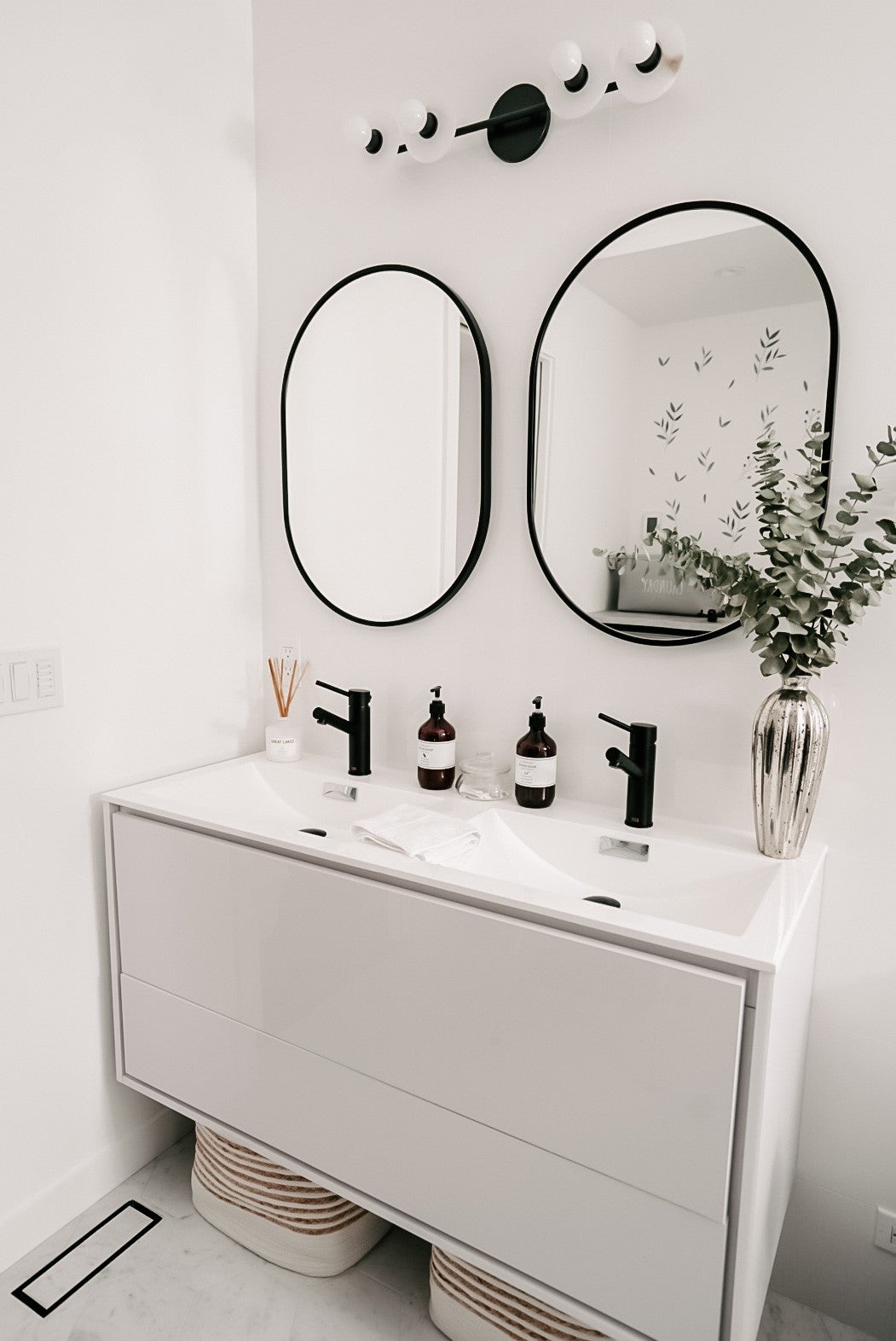 Elmont Bath And Vanity 4.75" x 24.75" - Lifestyle [9204-OB]