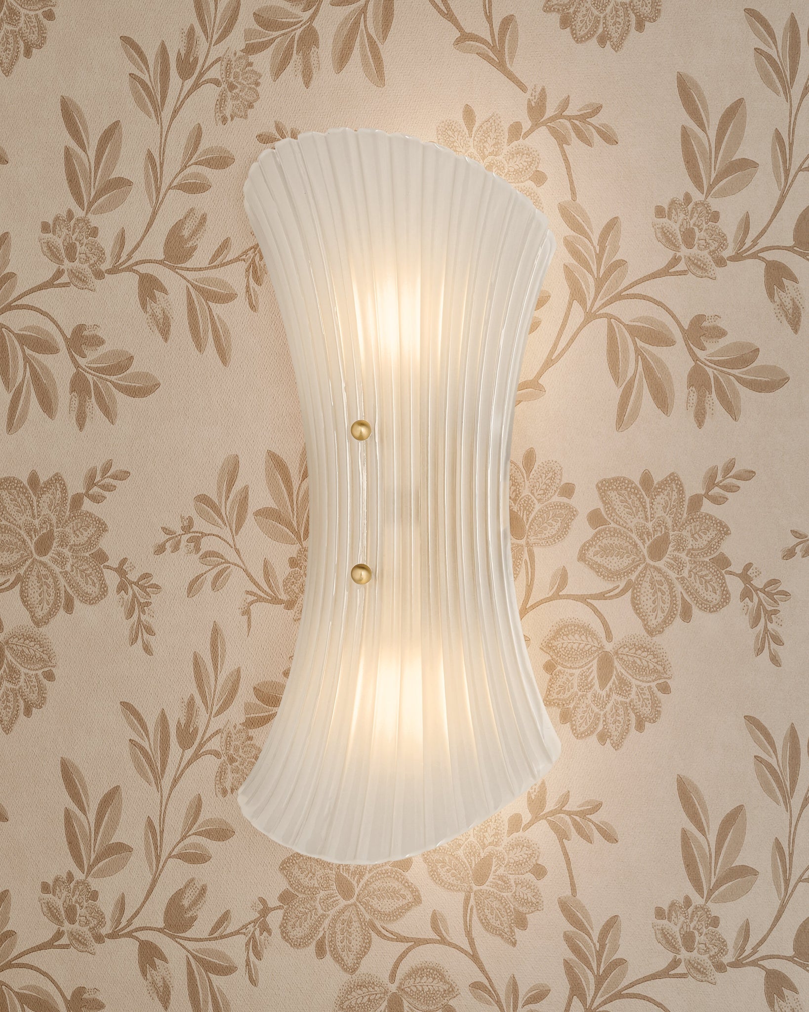 Esmae Wall Sconce - Lifestyle [H1060102-AGB]