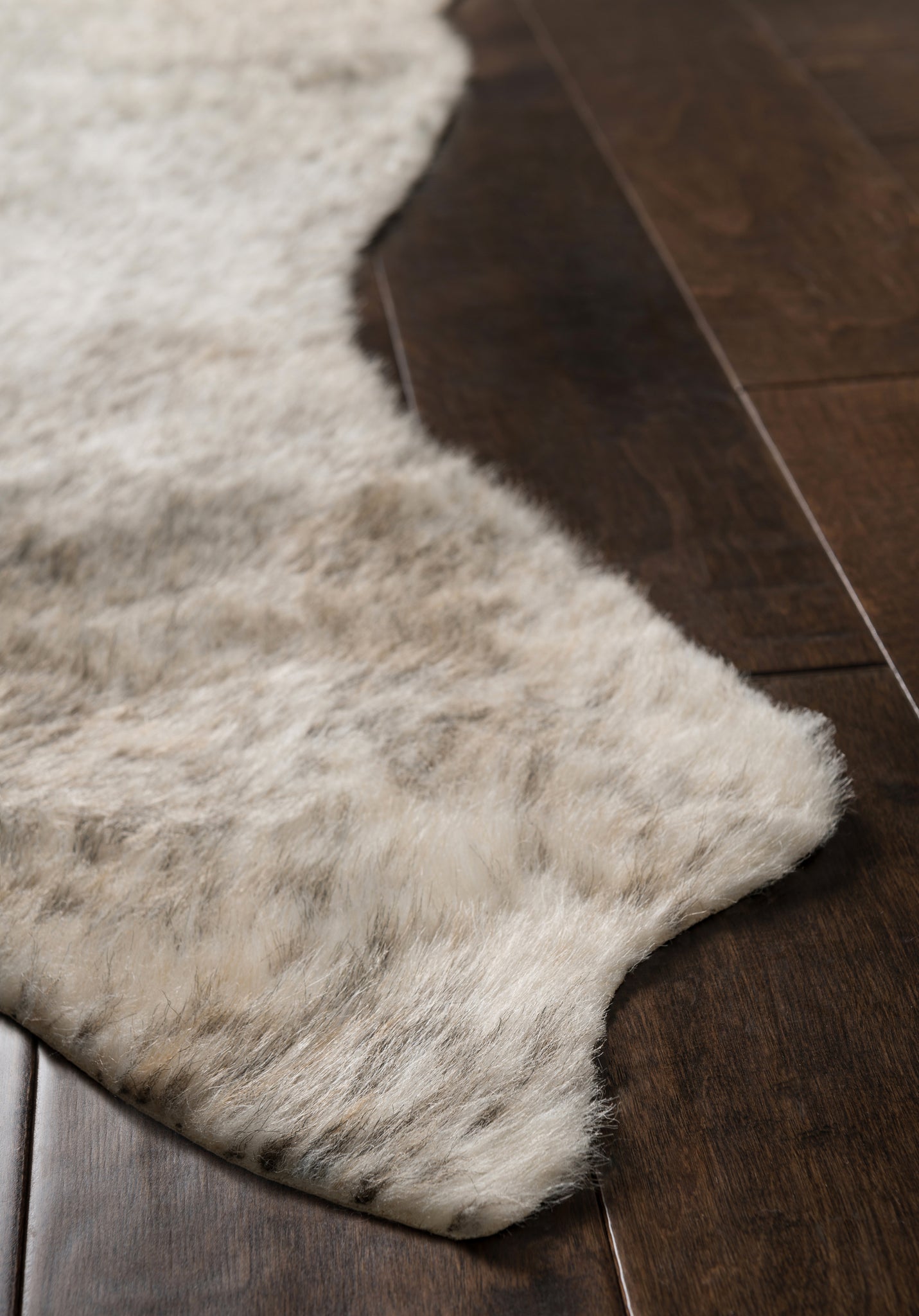 angle view of Grand Canyon Grey / Ivory luxury Rug
