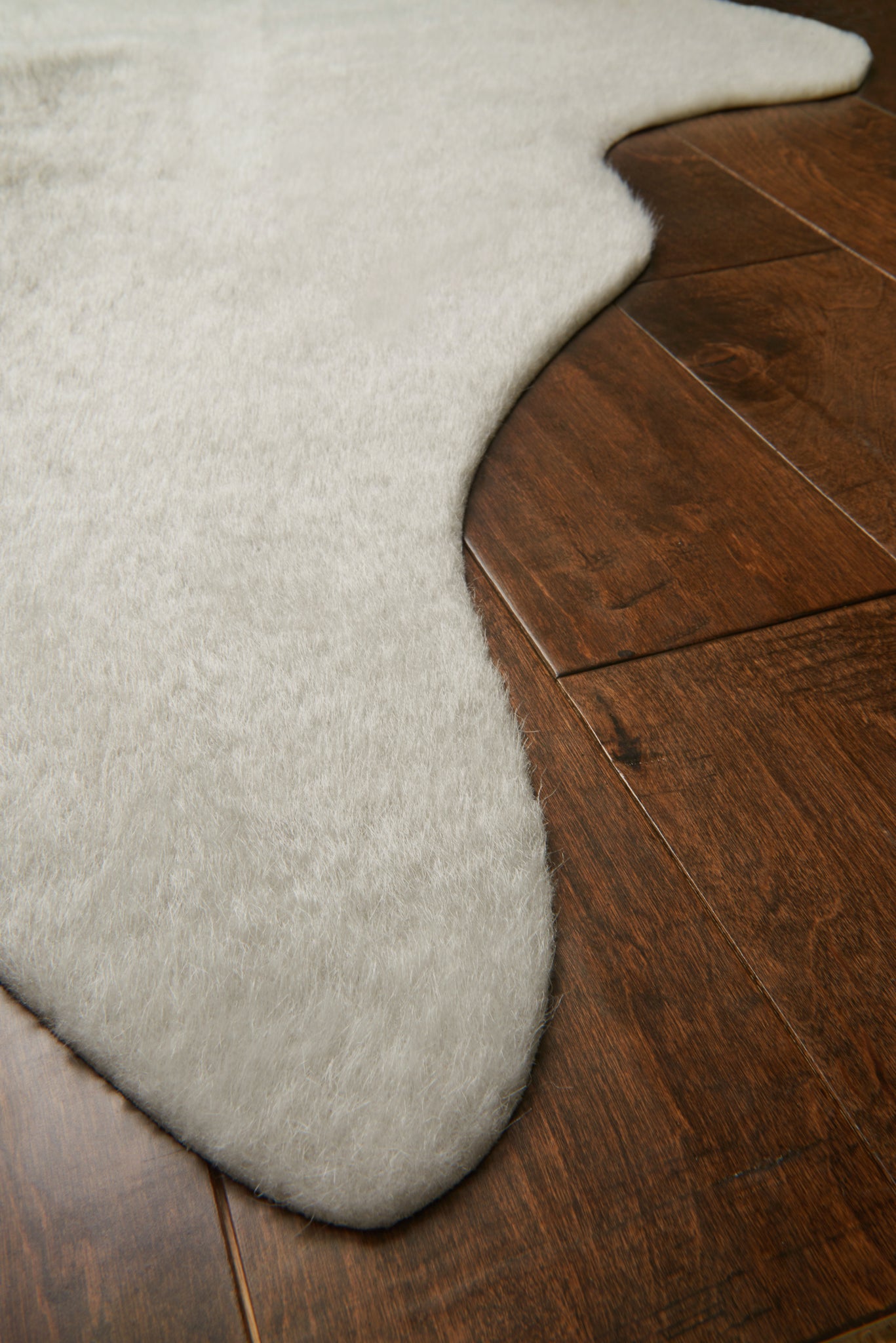 side view of Grand Canyon Silver / Grey luxury Rug