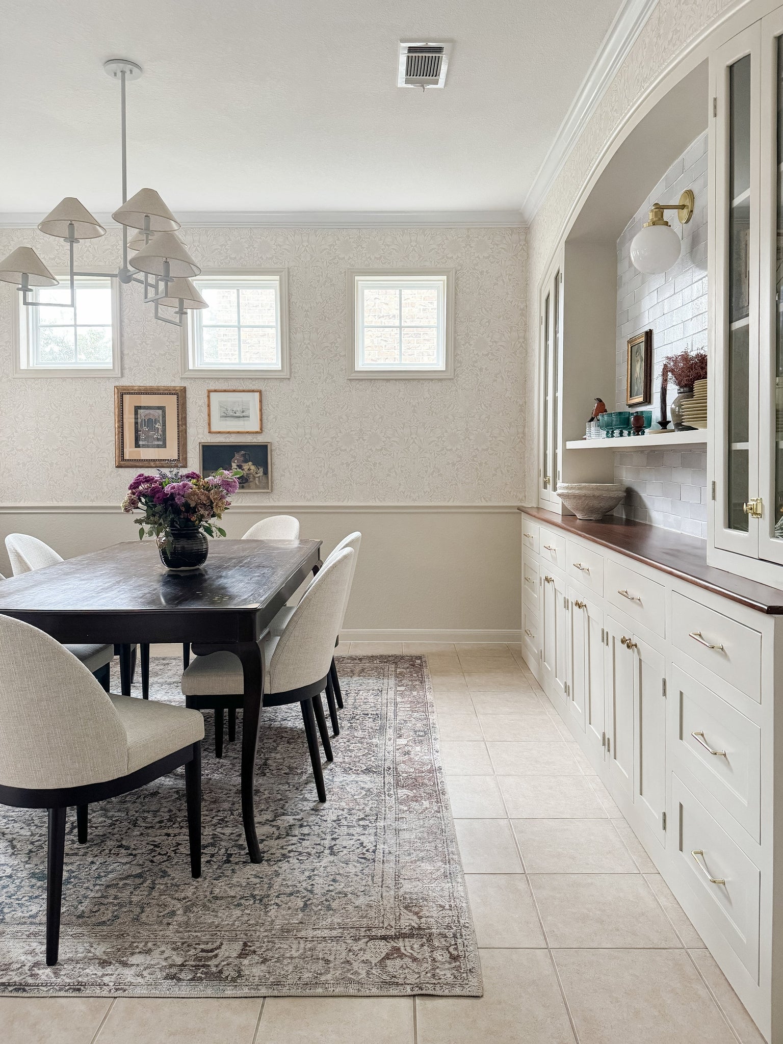 Gladwyne Chandelier 39.25" - Lifestyle [H760806-TWH]