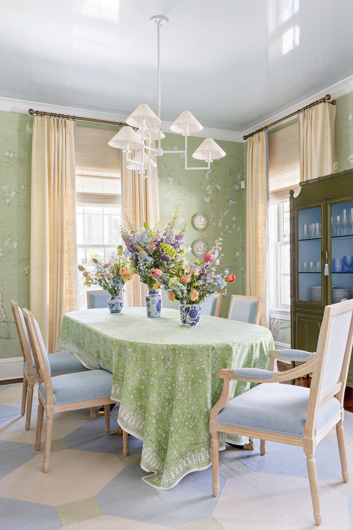 Gladwyne Chandelier 39.25" - Lifestyle [H760806-TWH]