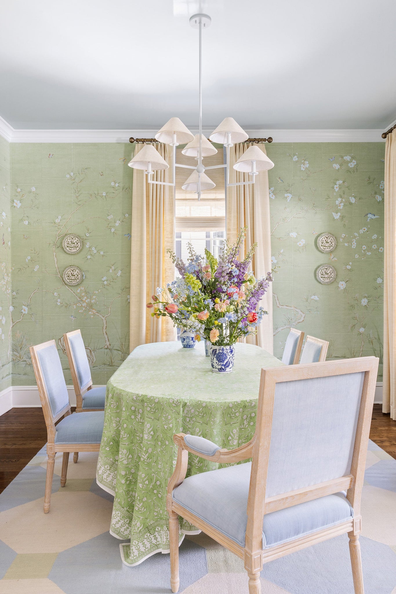 Gladwyne Chandelier 39.25" - Lifestyle [H760806-TWH]