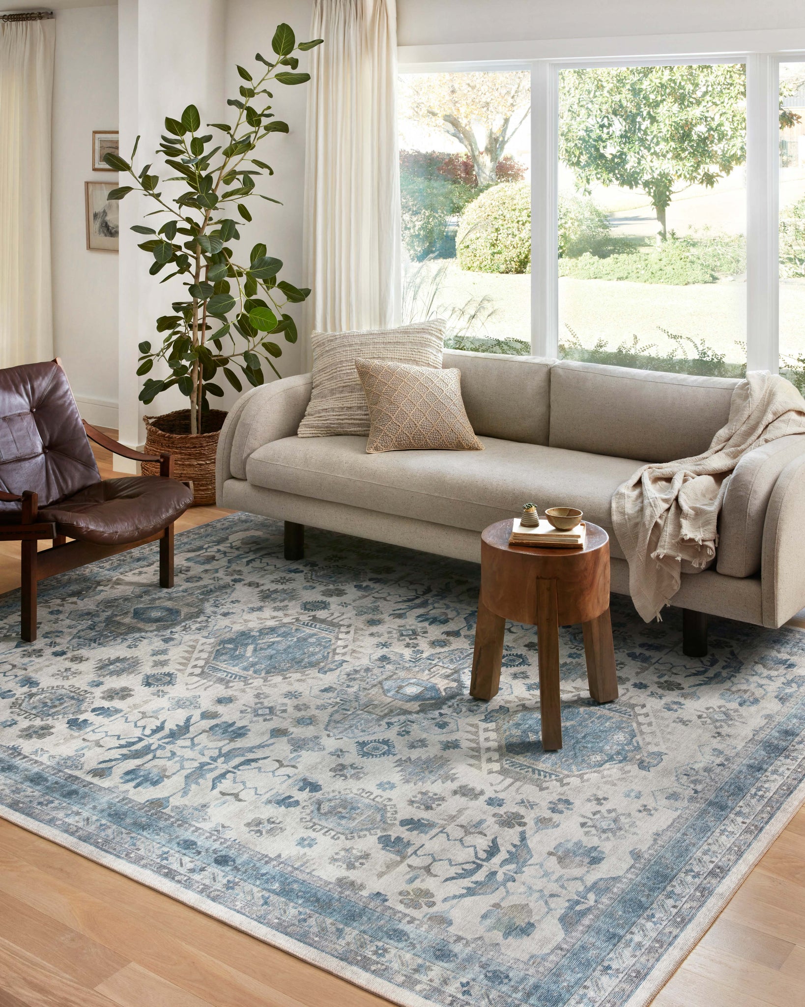 angle view of Heidi Ivory / Ocean luxury Rug