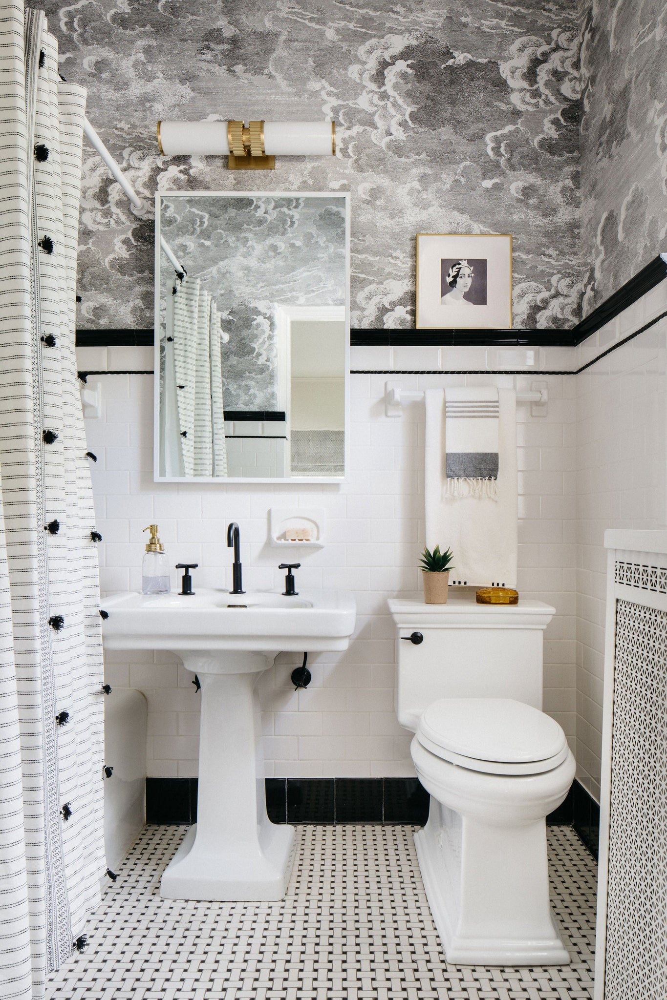 Harper Bath And Vanity - Lifestyle [1562-AGB]