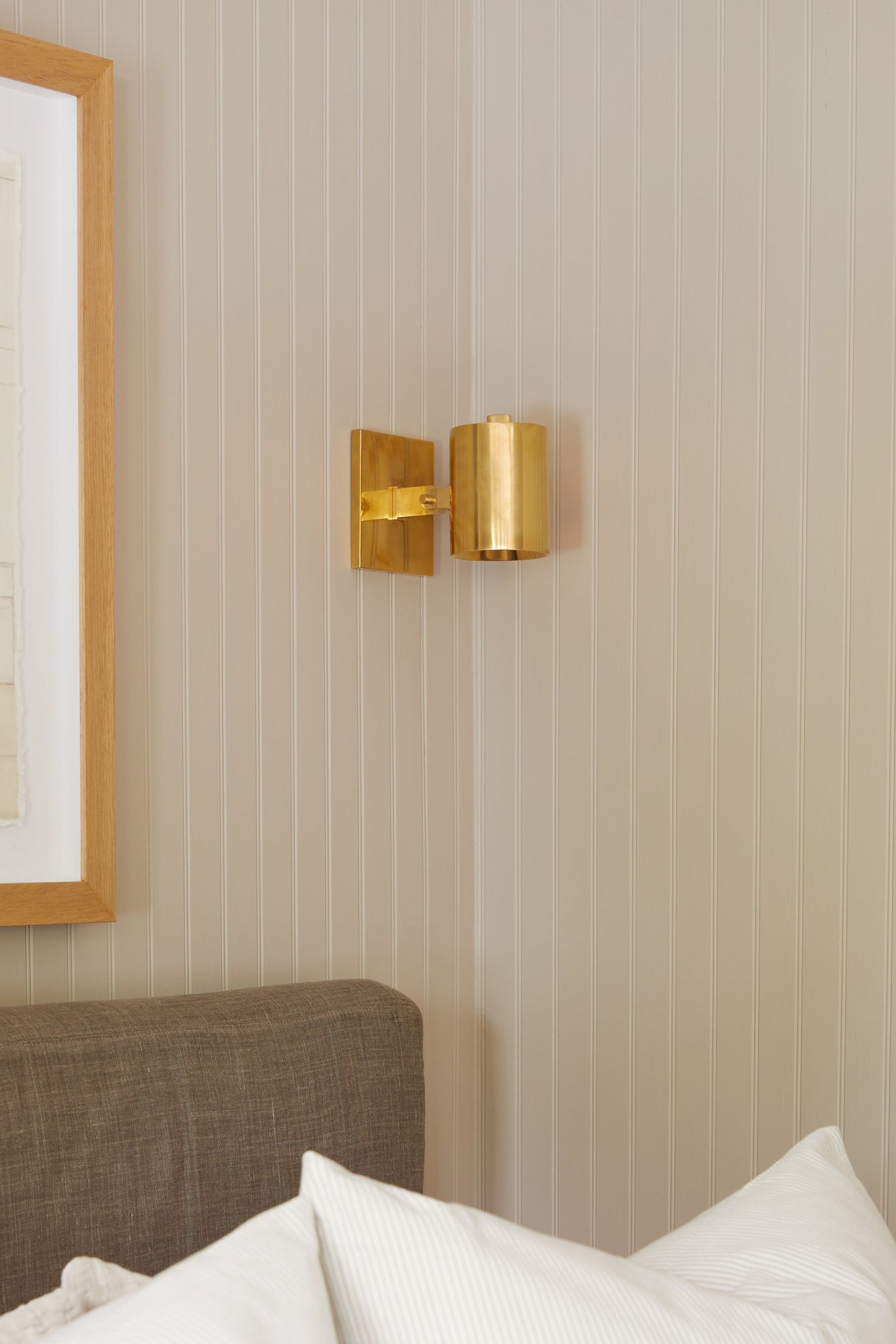 Highgrove Wall Sconce - Lifestyle [MDS1700-AGB]