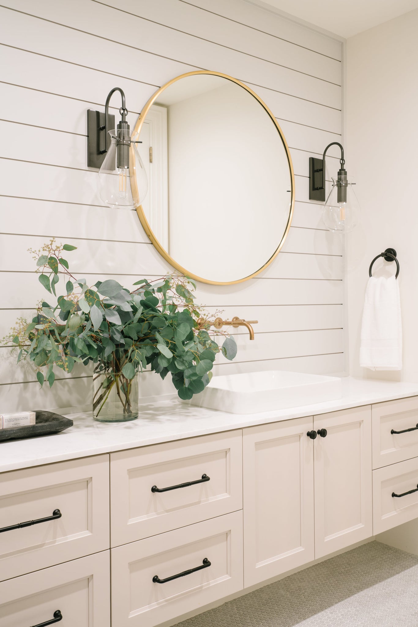 Ivy Wall Sconce - Lifestyle [BKO100-OB]